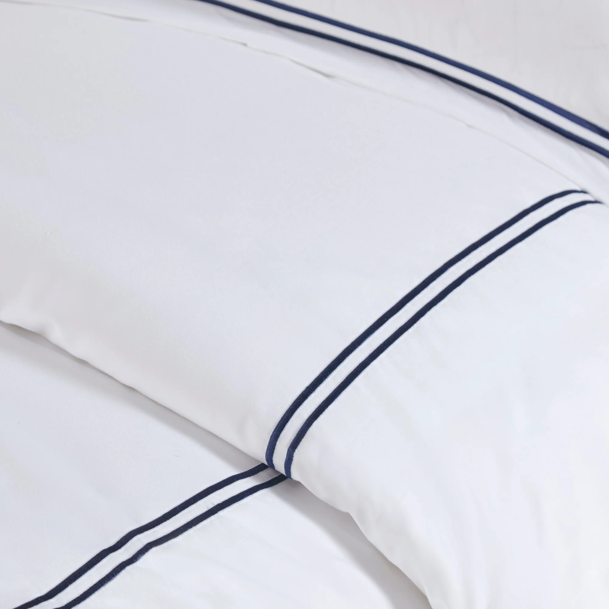 500 Thread Count Luxury Collection 100% Cotton Sateen Embroidered Comforter Set - Image 9