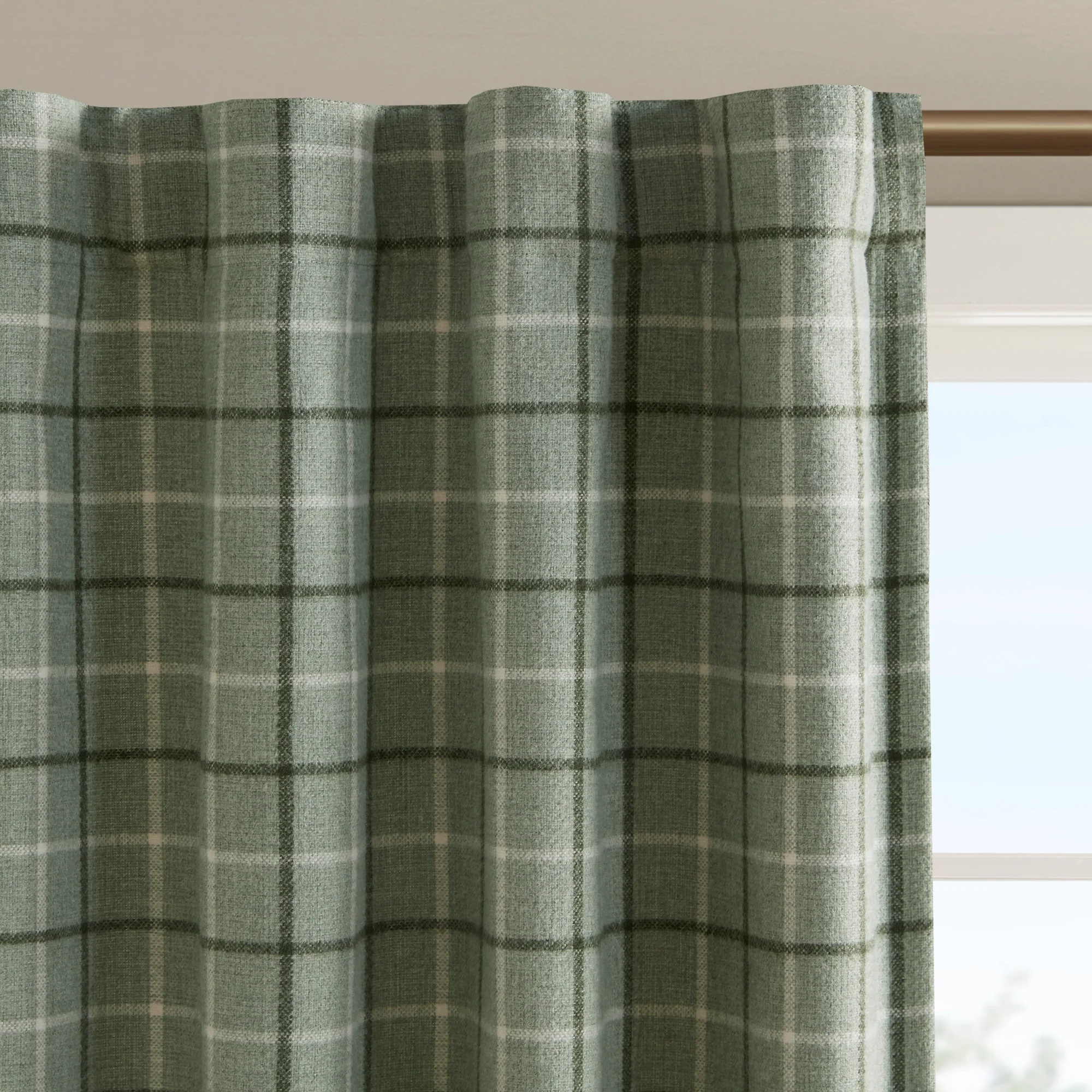 Anaheim Plaid Rod Pocket and Back Tab Curtain Panel with Fleece Lining - Image 15