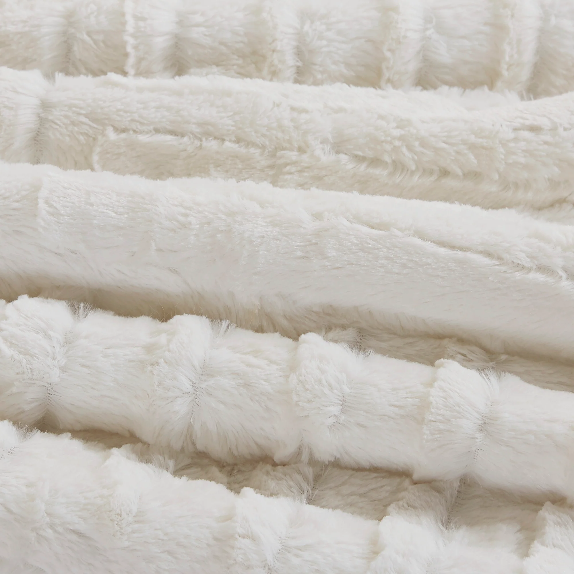 Arctic Fur Down Alternative Comforter Mini Set - Image 6
