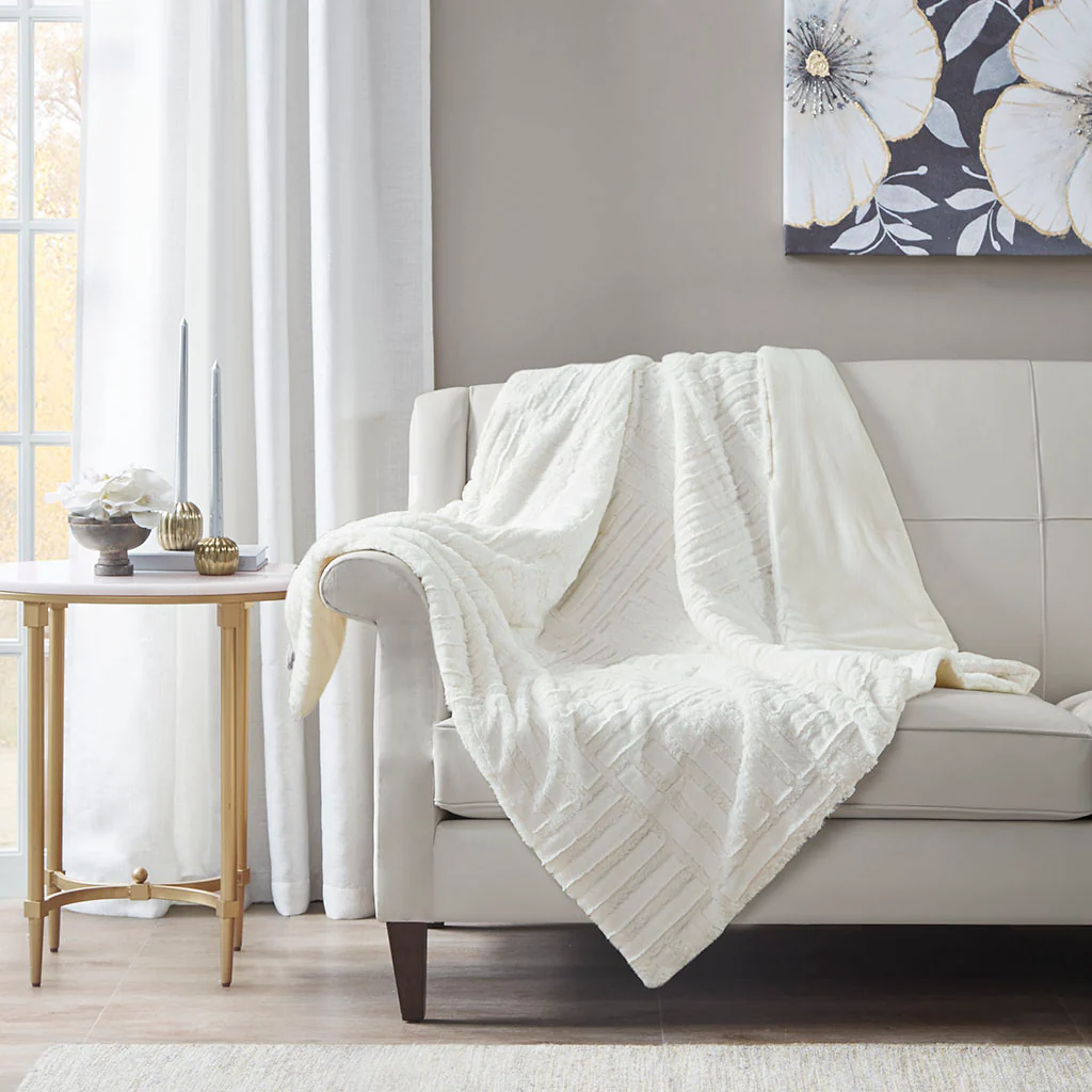 Arctic Ultra Plush Down Alternative Throw - Image 4