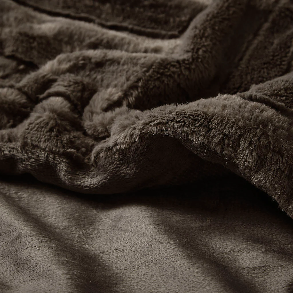 Arctic Ultra Plush Down Alternative Throw - Image 5