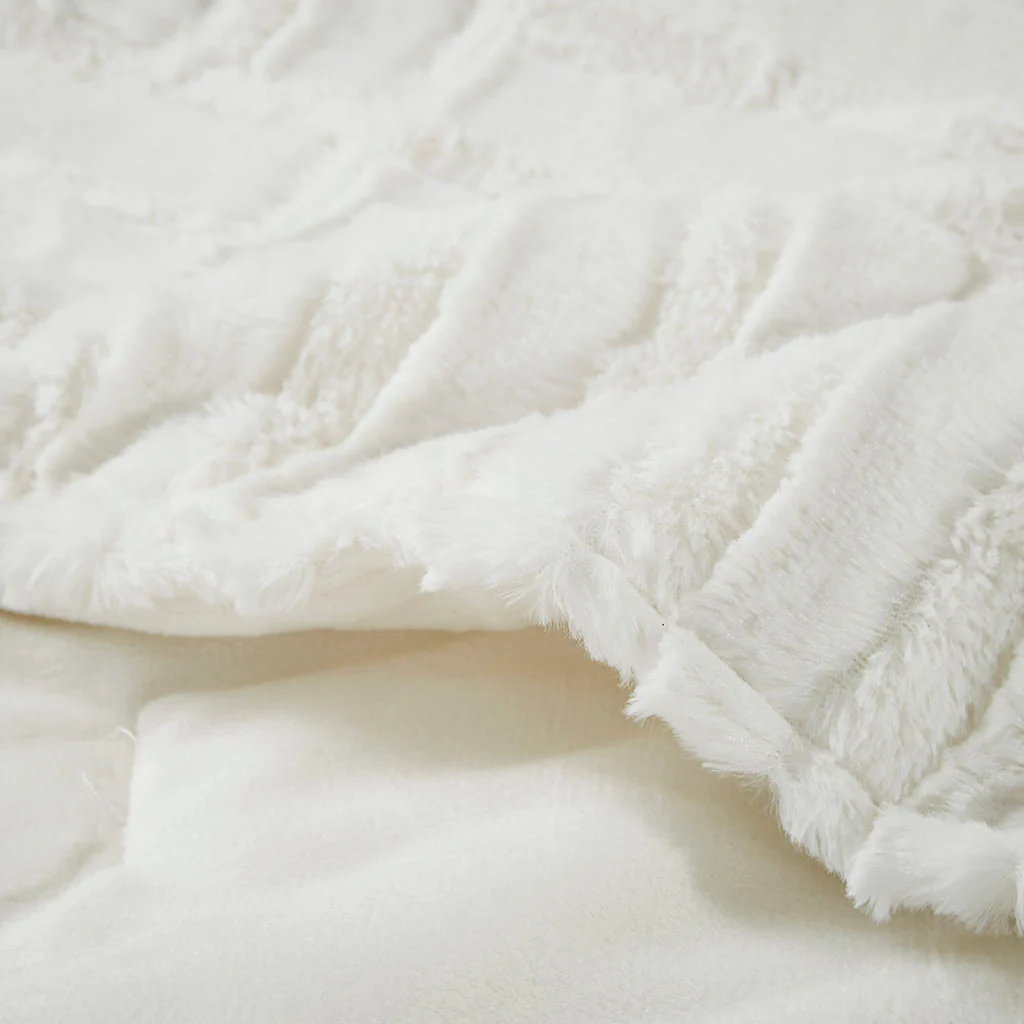 Arctic Ultra Plush Down Alternative Throw - Image 6