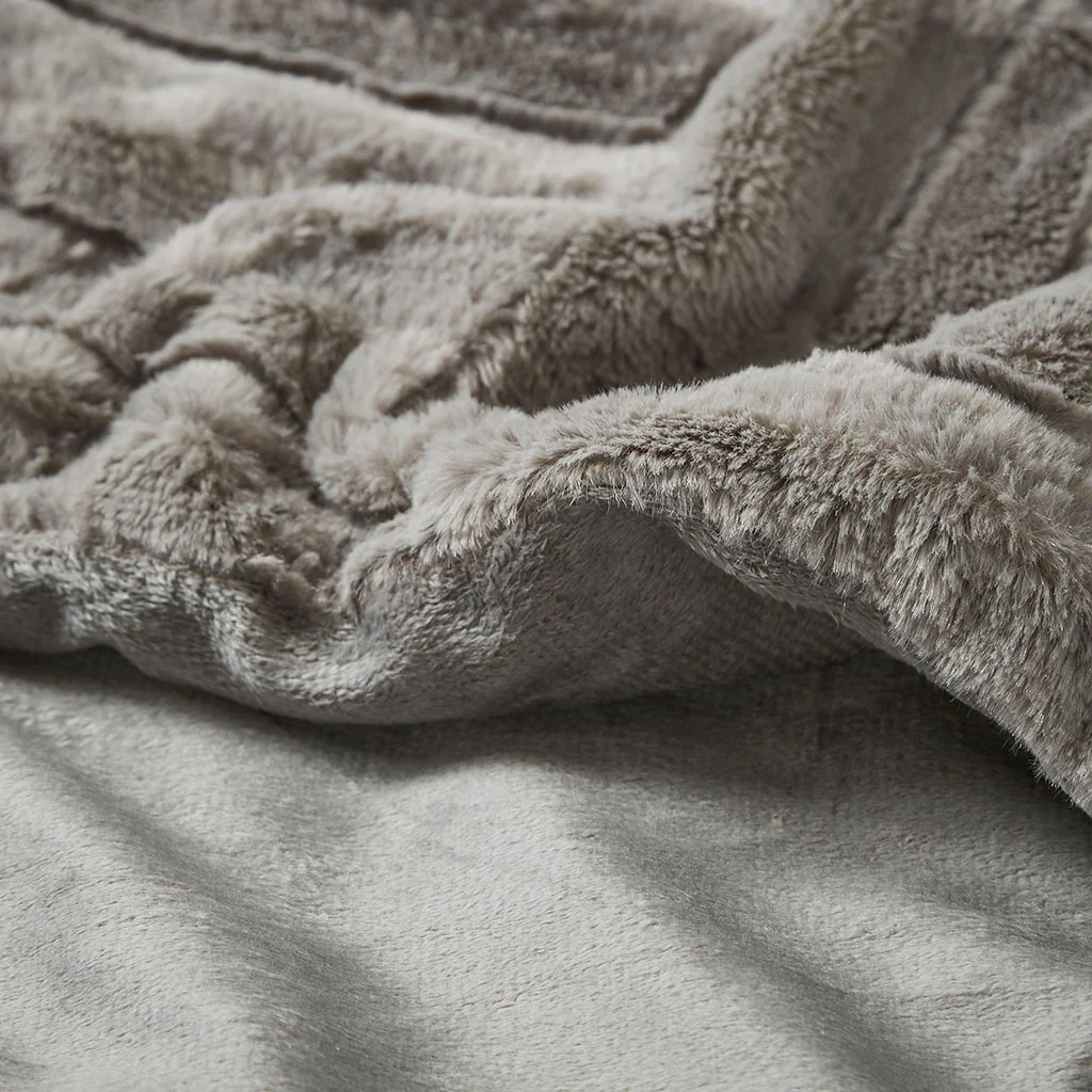 Arctic Ultra Plush Down Alternative Throw - Image 7