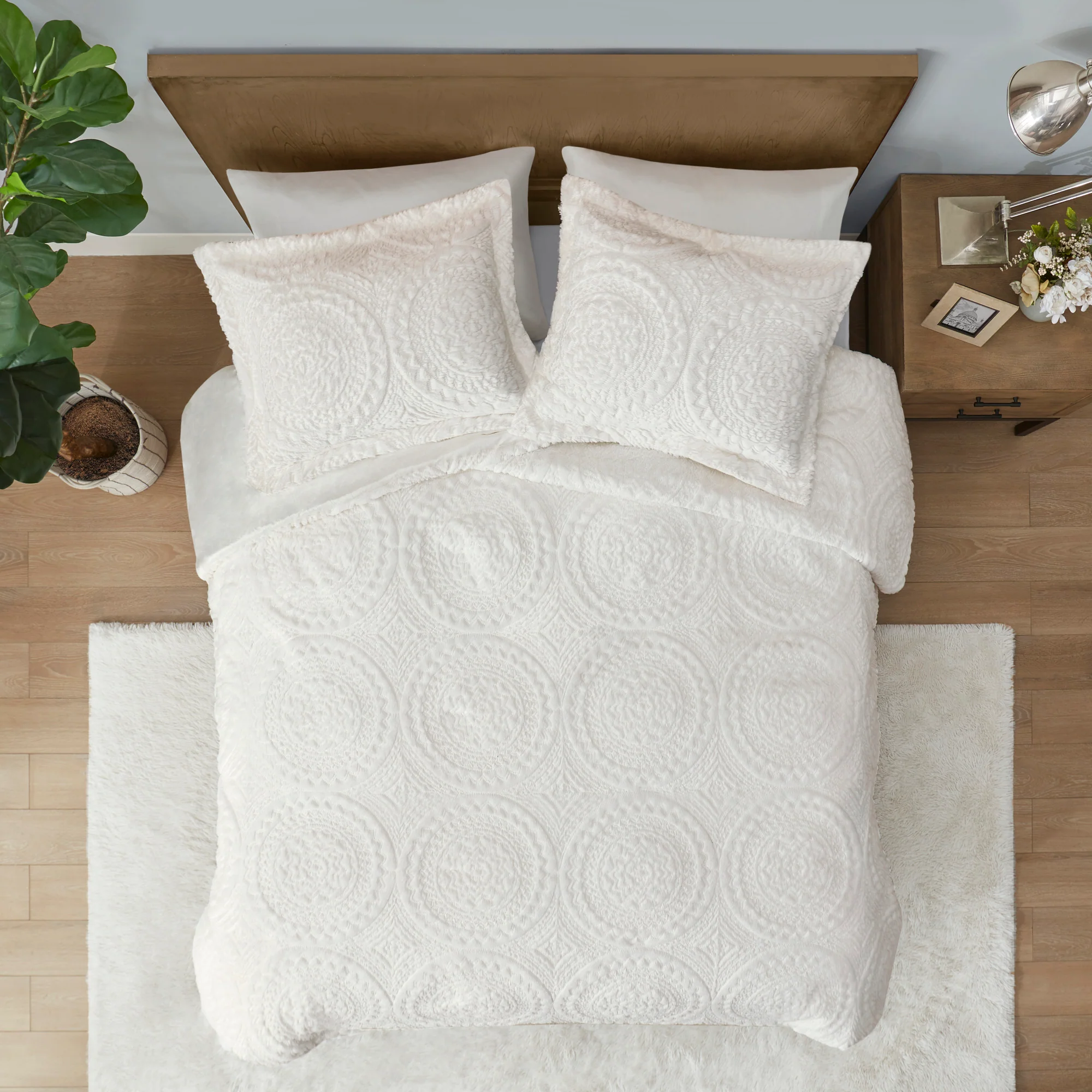 Arya Embroidered Medallion Faux Fur Ultra Plush Duvet Cover Set - Image 4