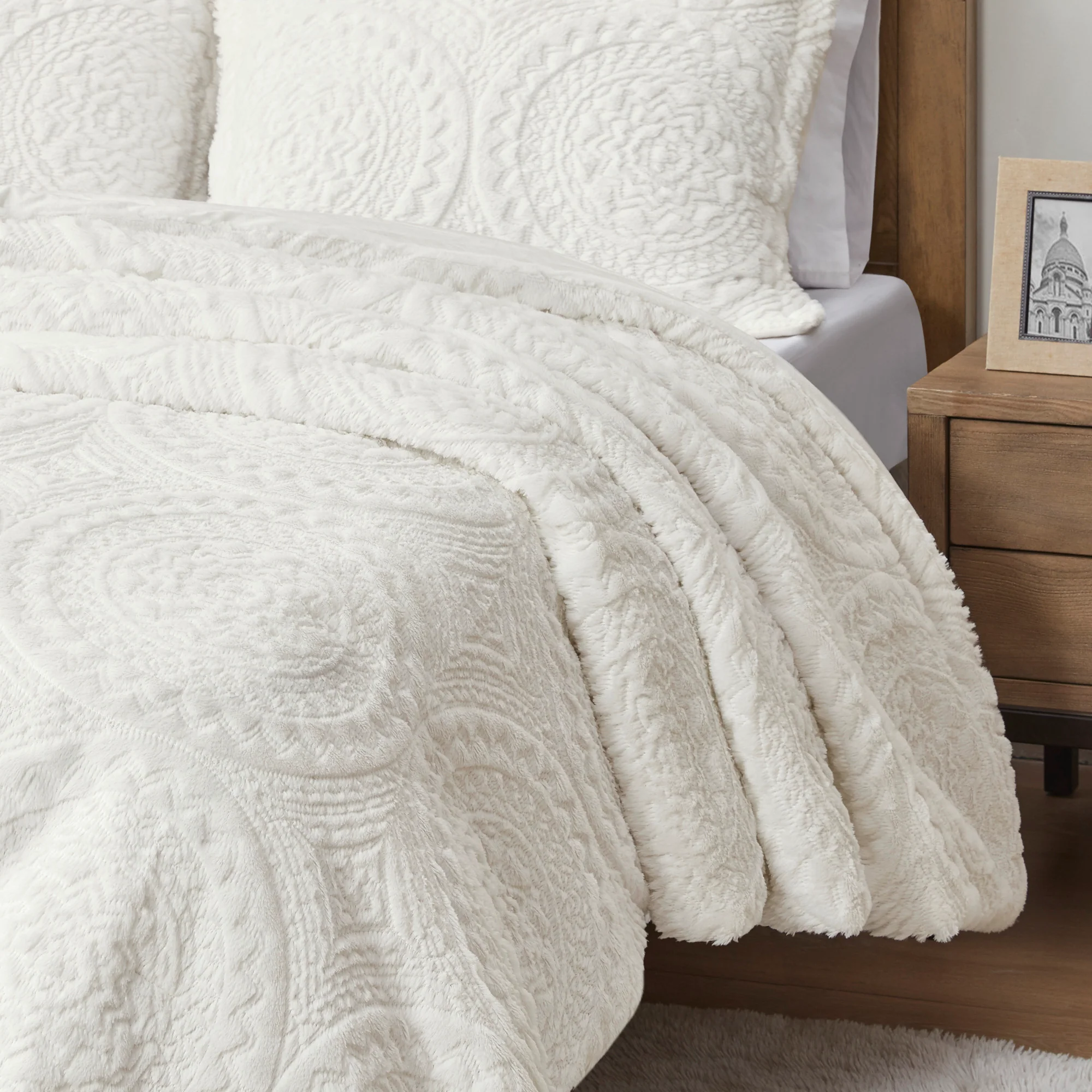Arya Embroidered Medallion Faux Fur Ultra Plush Duvet Cover Set - Image 6