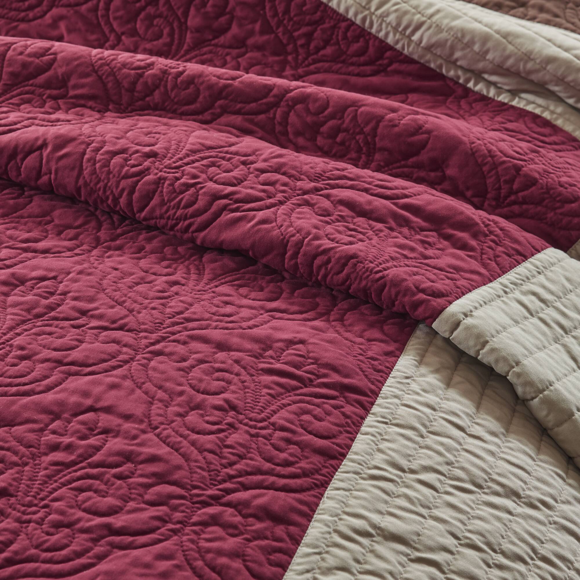 Attingham 7-Piece Quilt Set with Euro Shams and Throw Pillows - Image 15