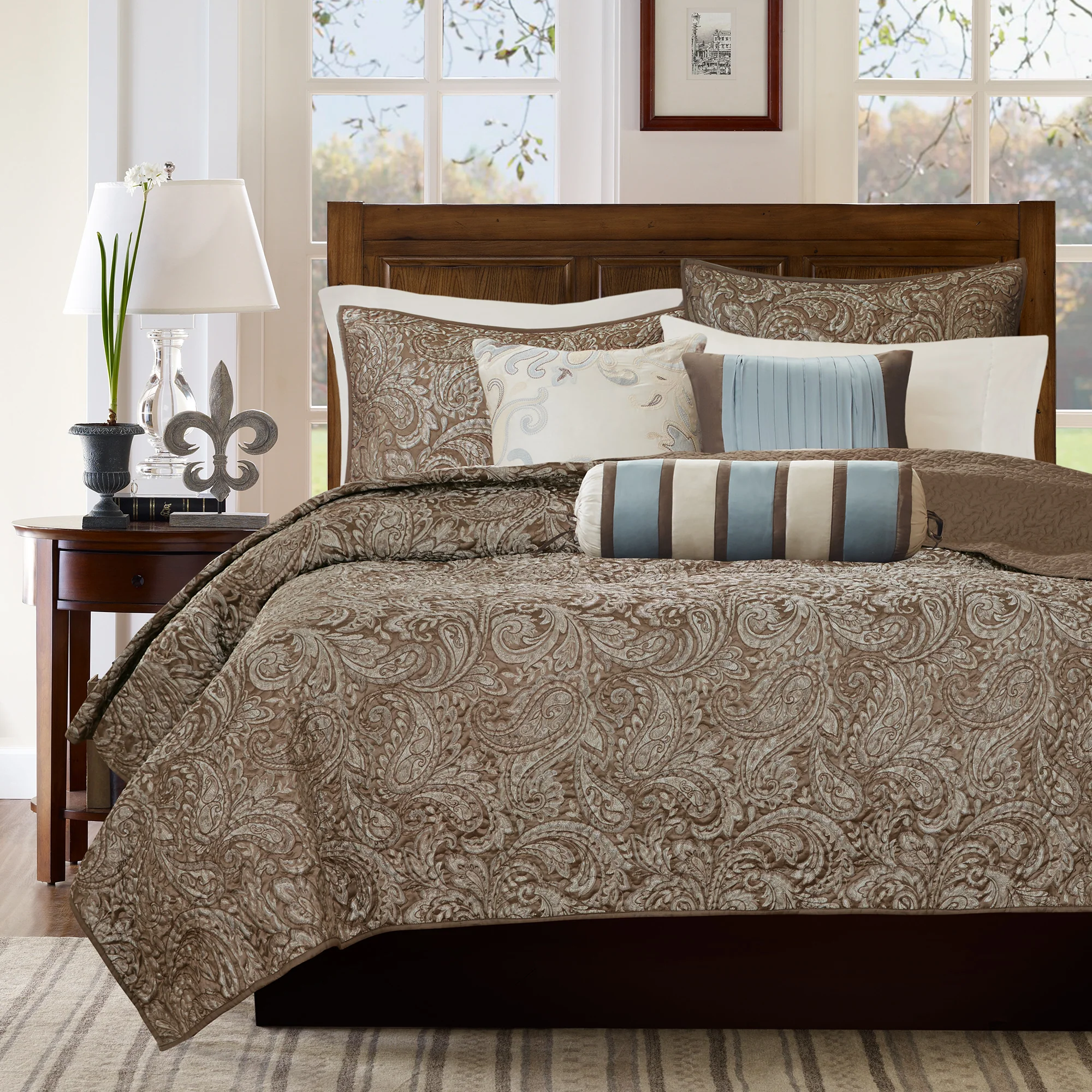 Aubrey 6-Piece Jacquard Quilt Set with Throw Pillows - Image 2