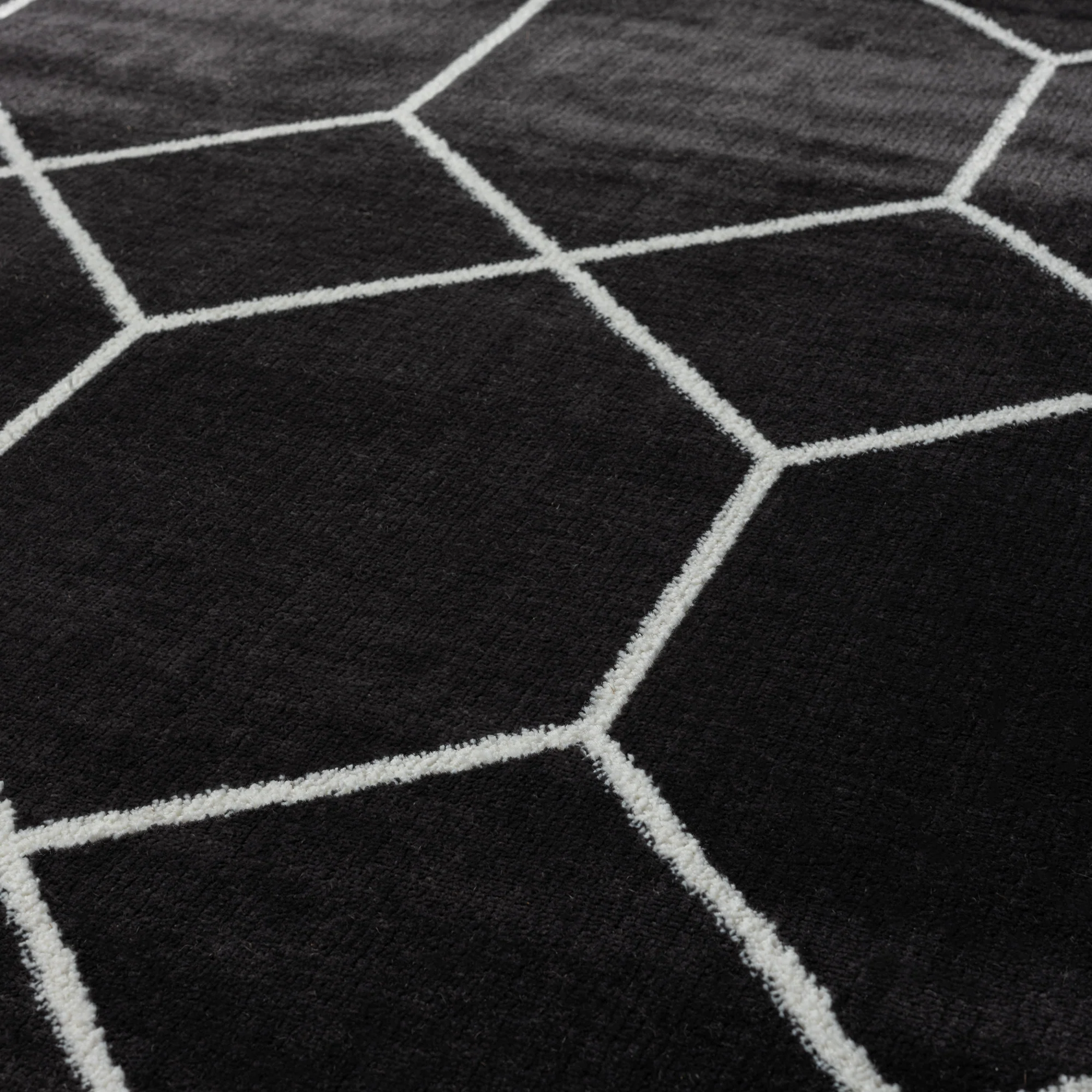 Averie Trellis Geometric Woven Area Rug - Image 7