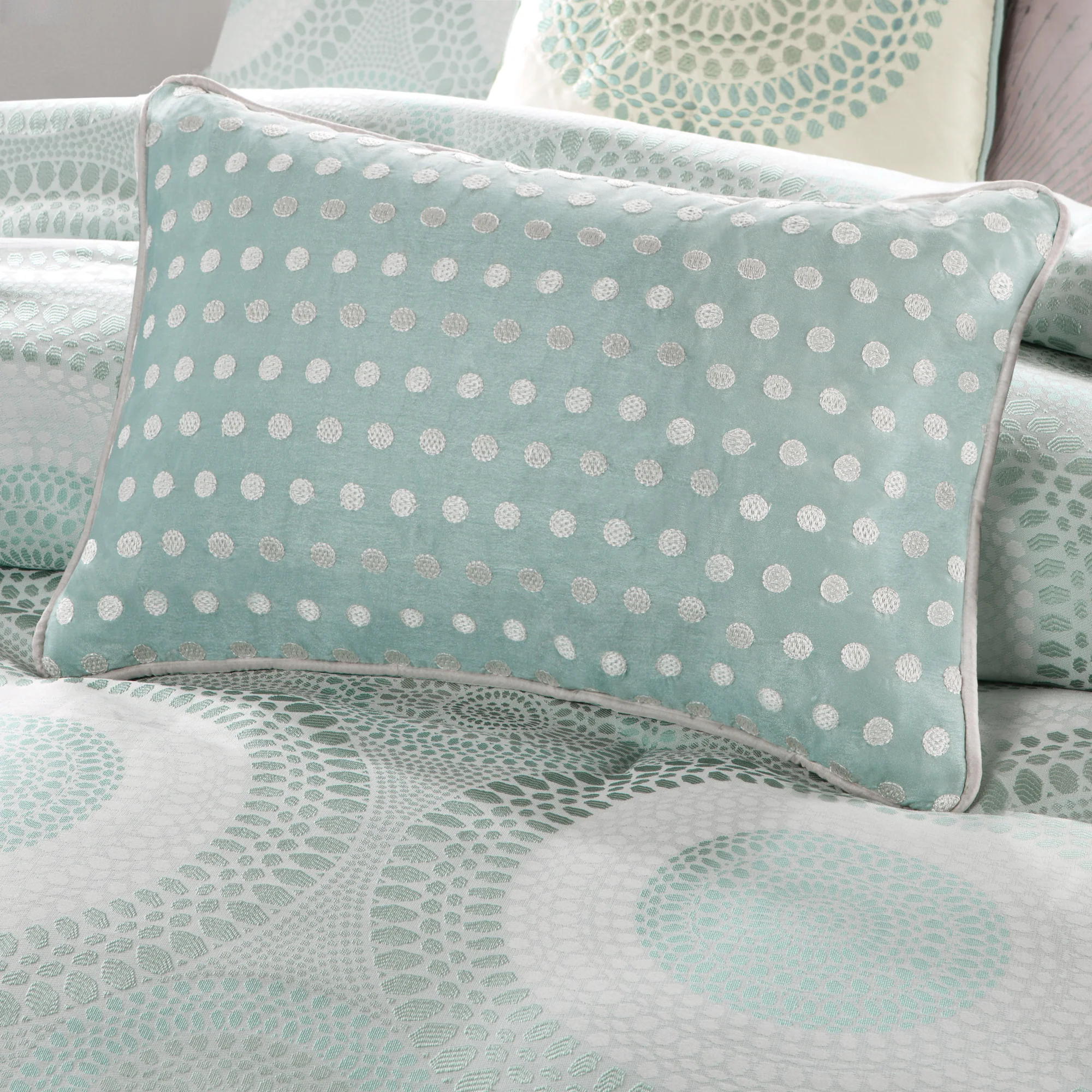 Baxter 7-Piece Jaquard Comforter Set - Image 4