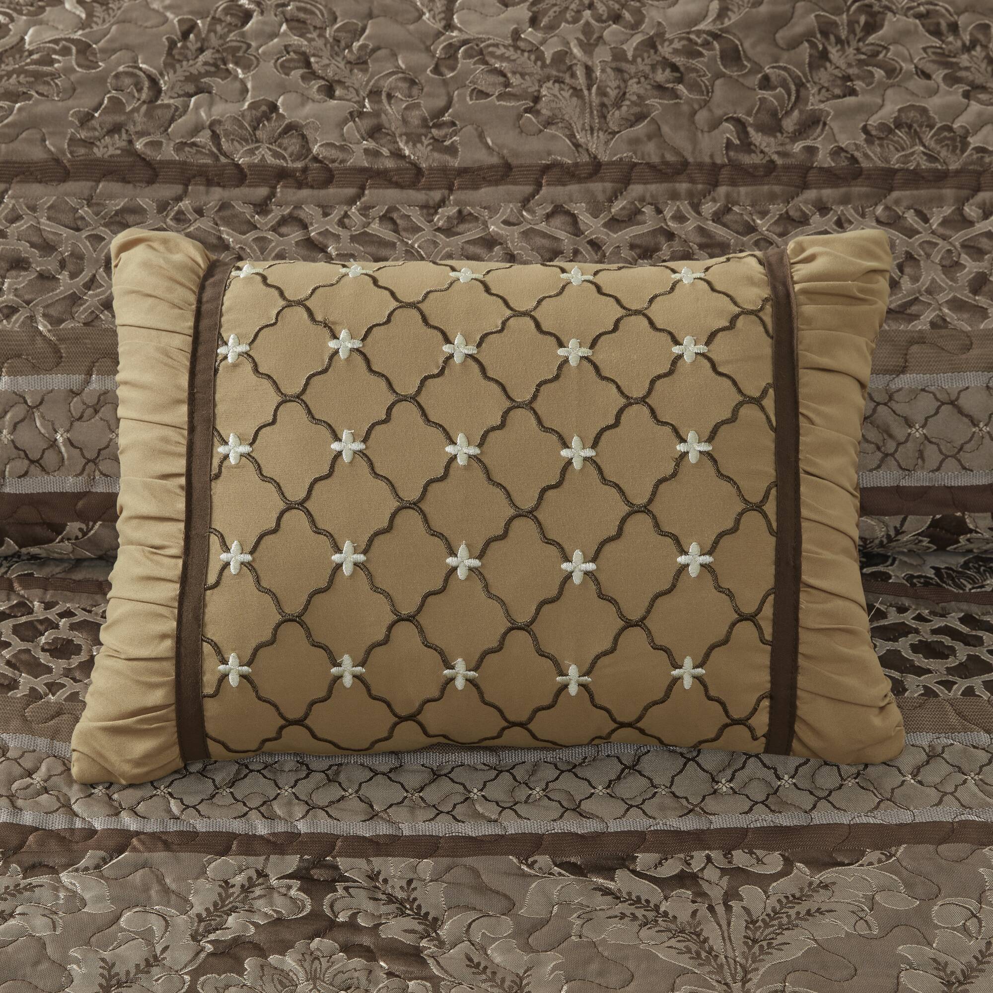 Bellagio 5-Piece Reversible Jacquard Bedspread Set - Image 8