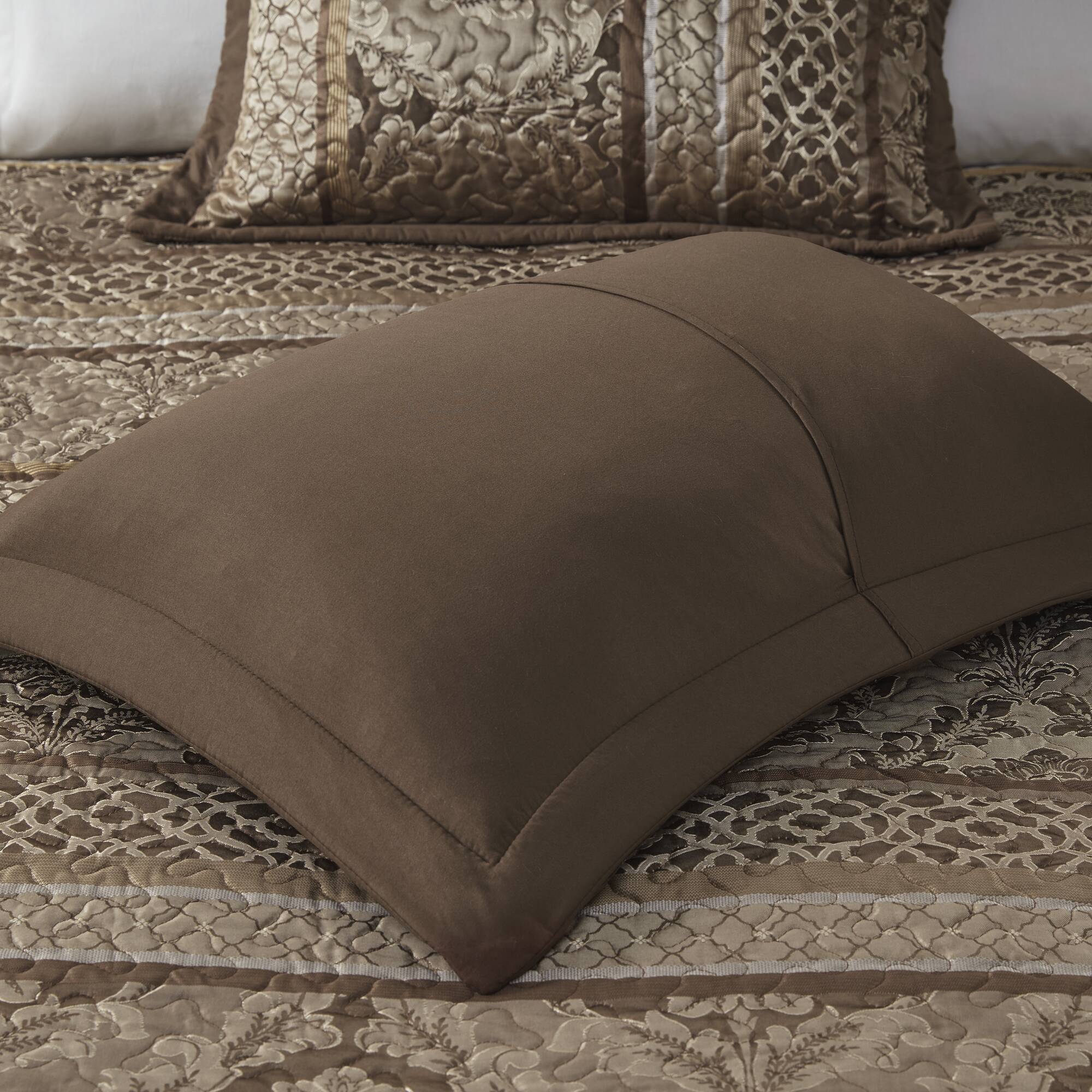 Bellagio 5-Piece Reversible Jacquard Bedspread Set - Image 9