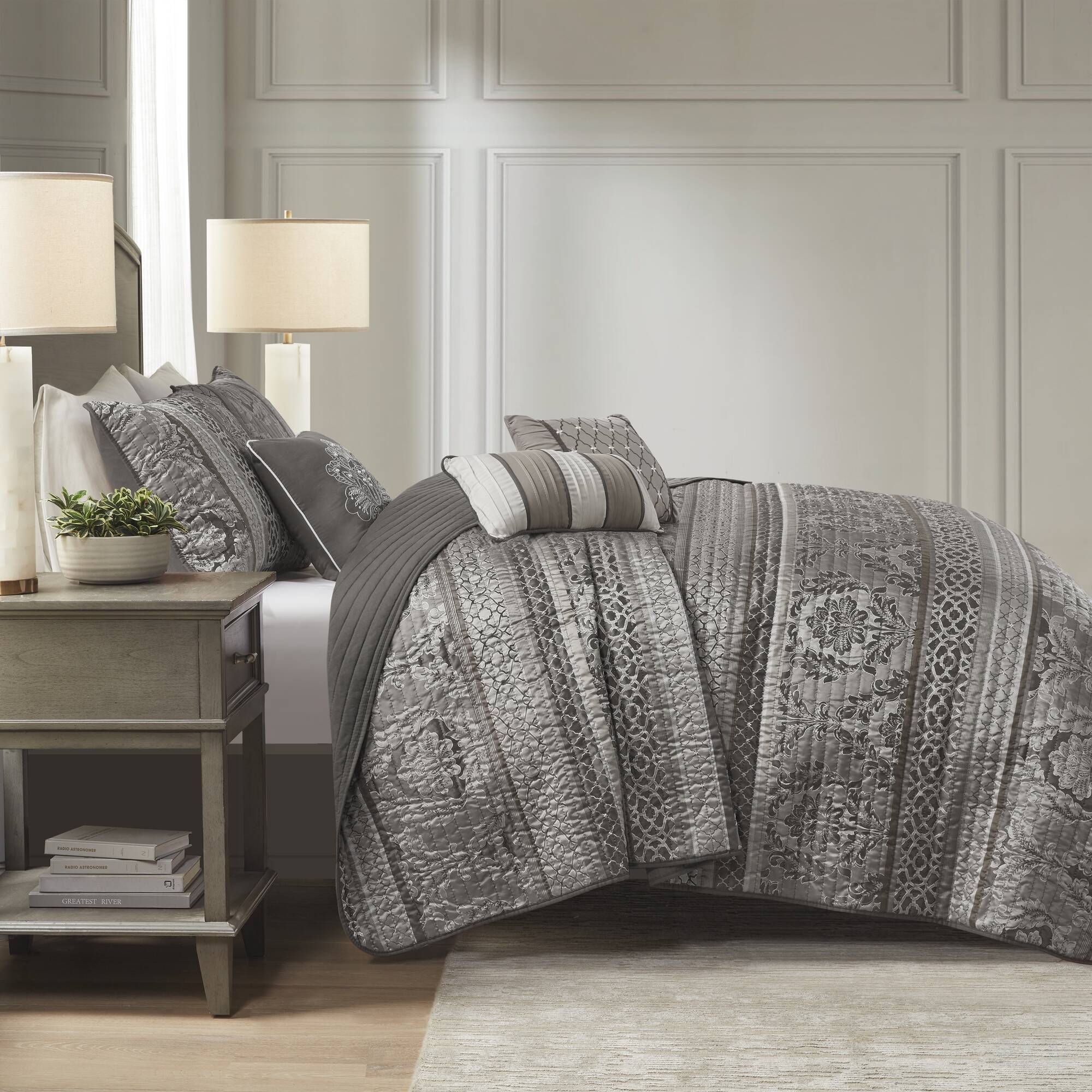 Bellagio 6-Piece Jacquard Quilt Set with Throw Pillows - Image 4