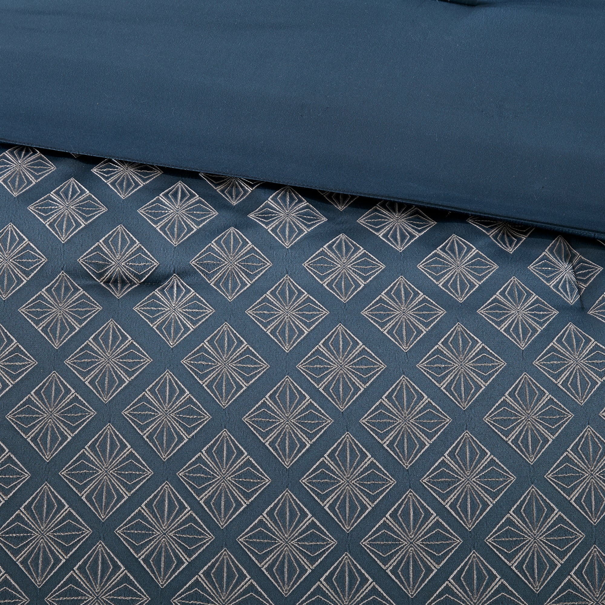 Biloxi 6-Piece Jaquard Duvet Cover Set - Image 3