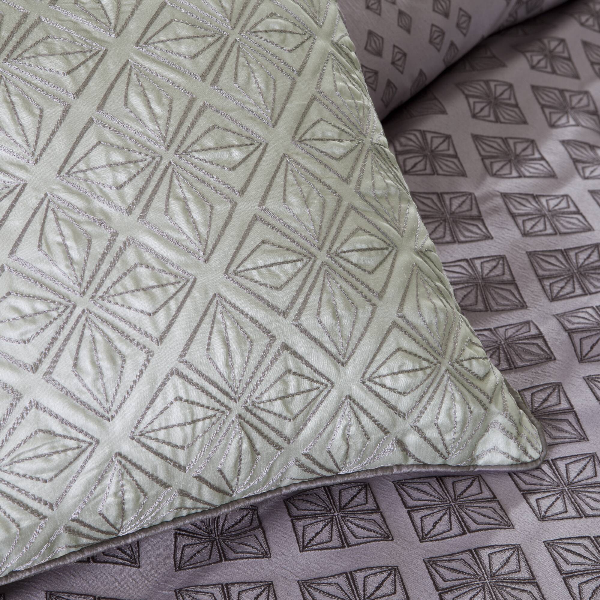 Biloxi 6-Piece Jaquard Duvet Cover Set - Image 9