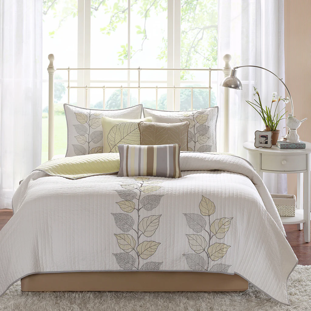 Caelie 6-Piece Embroidered Quilt Set with Throw Pillows - Image 2