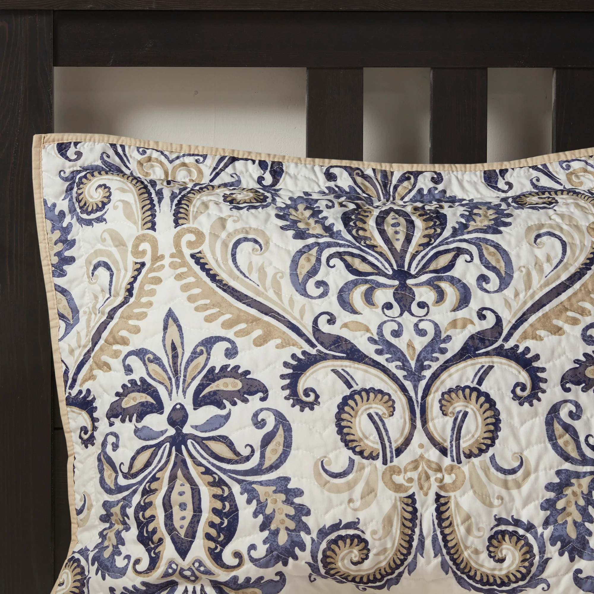 Cali 6-Piece Reversible Quilt Set with Throw Pillows - Image 5