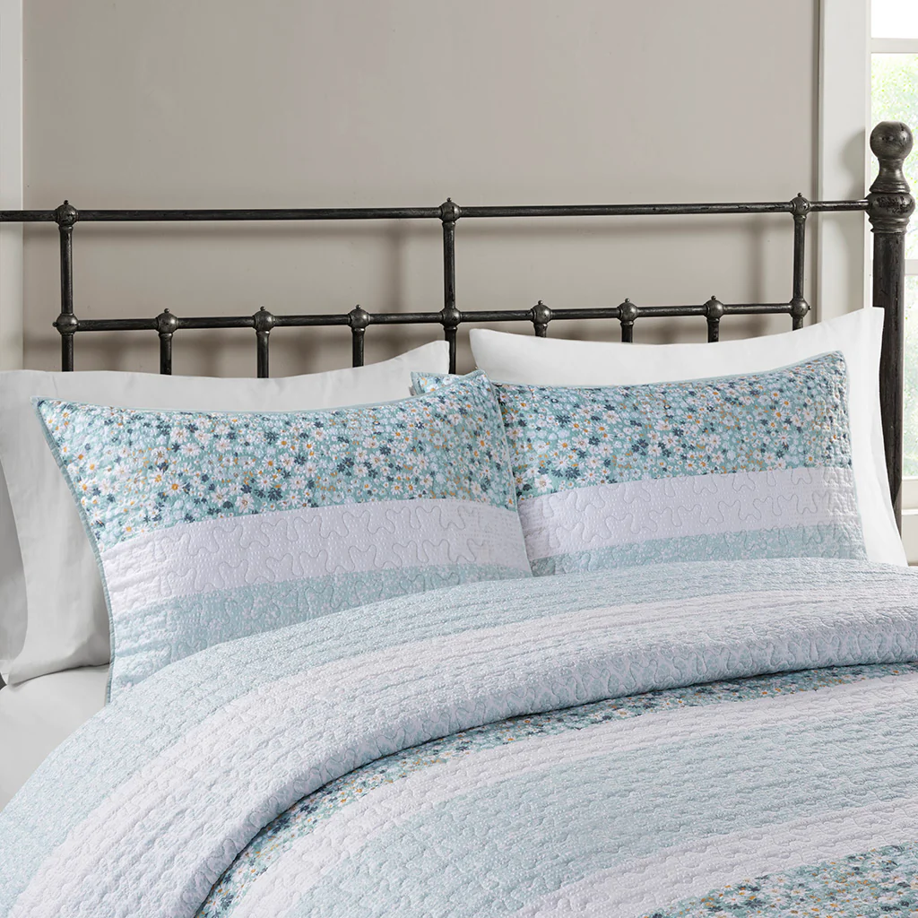 Caralie 4-Piece Seersucker Quilt Set with Throw Pillow - Image 19
