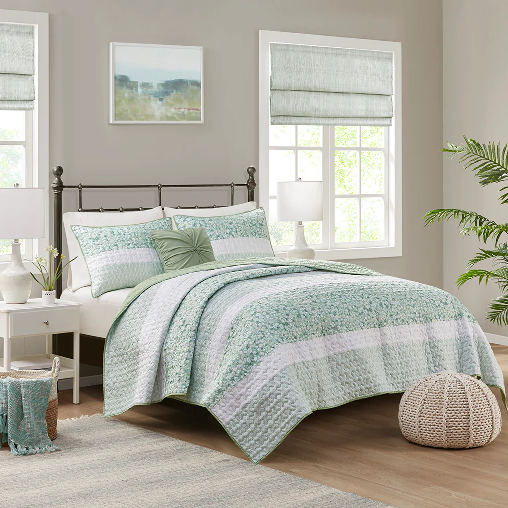 Caralie 4-Piece Seersucker Quilt Set with Throw Pillow - Image 2