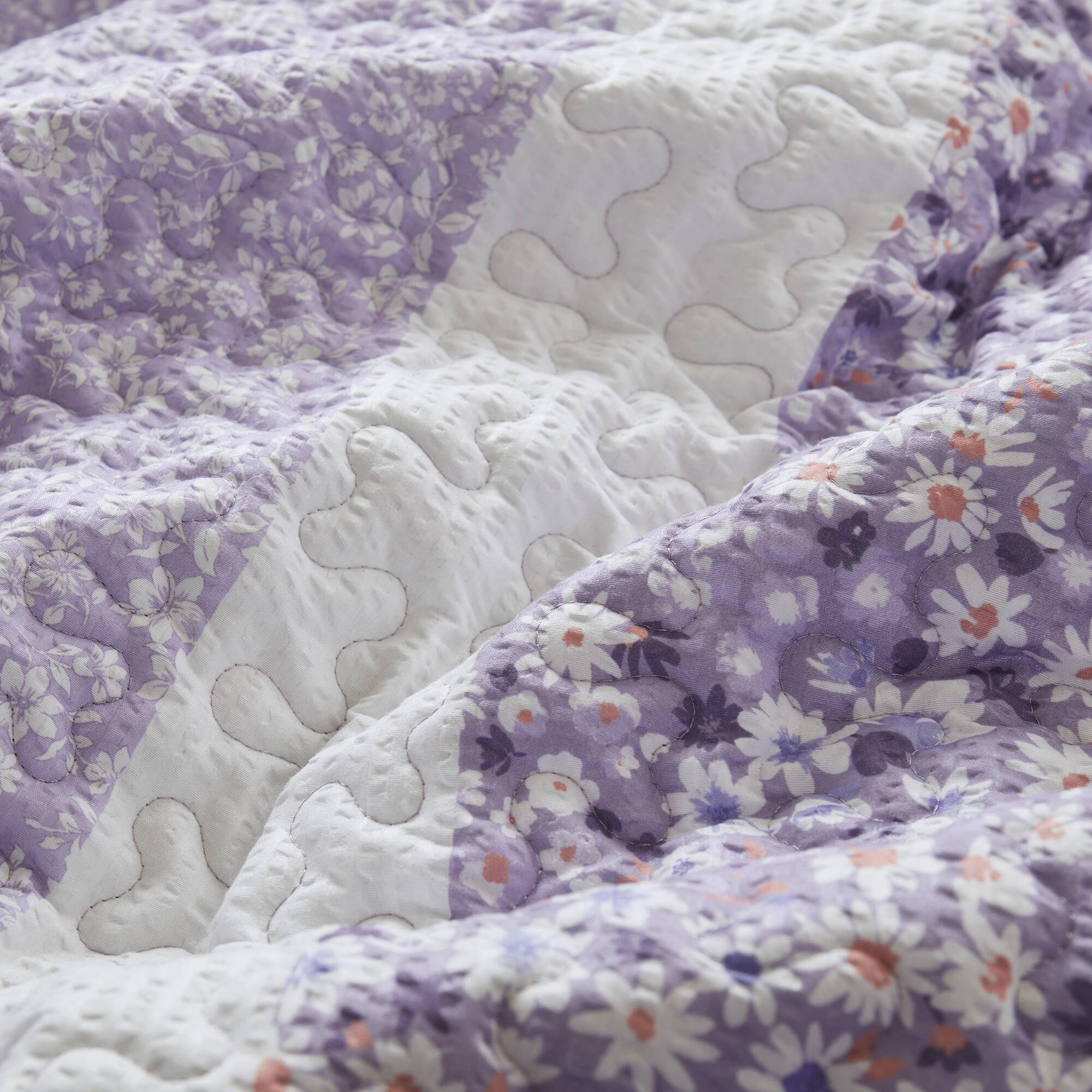 Caralie 4-Piece Seersucker Quilt Set with Throw Pillow - Image 40