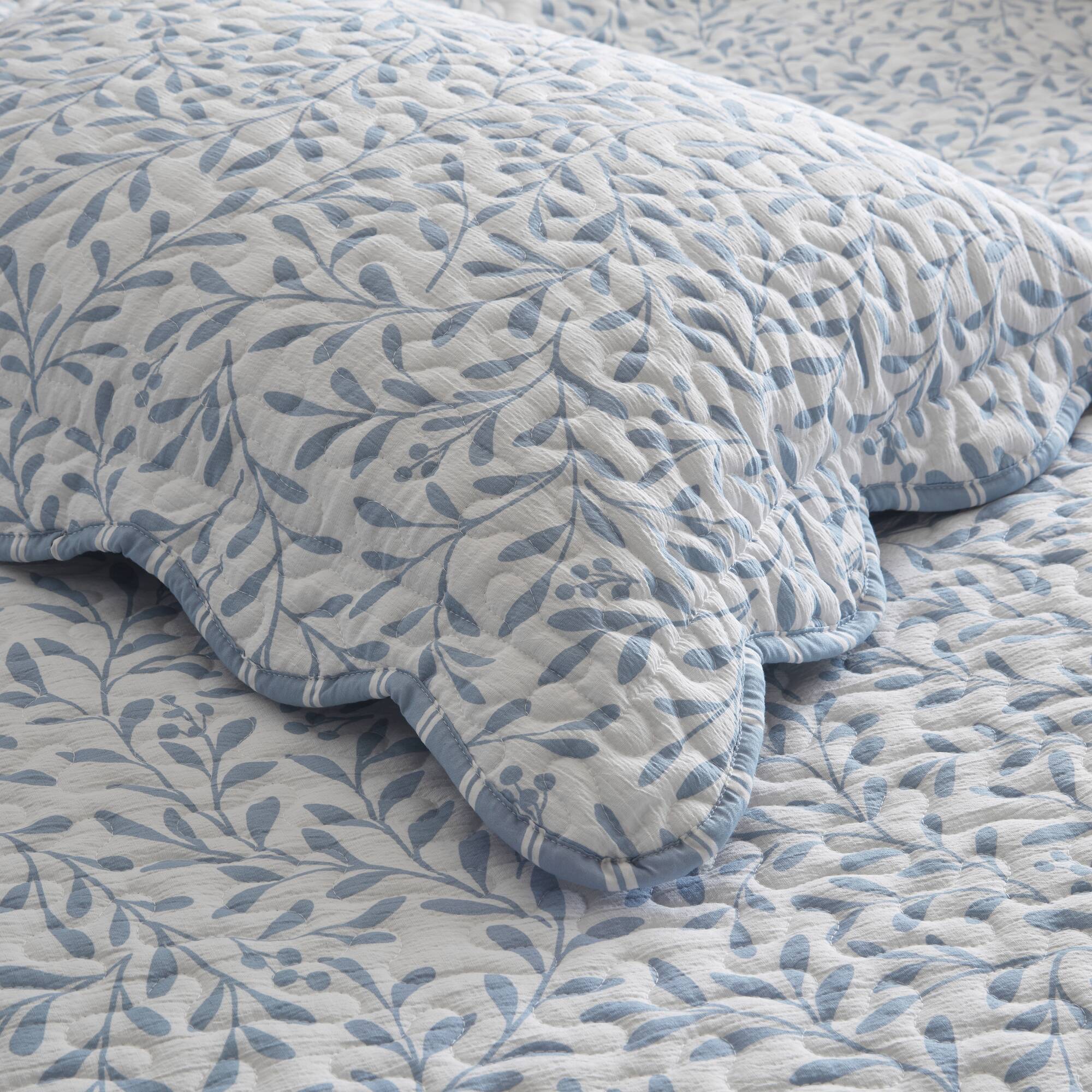 Darcy 3-Piece Print Quilt Set - Image 26