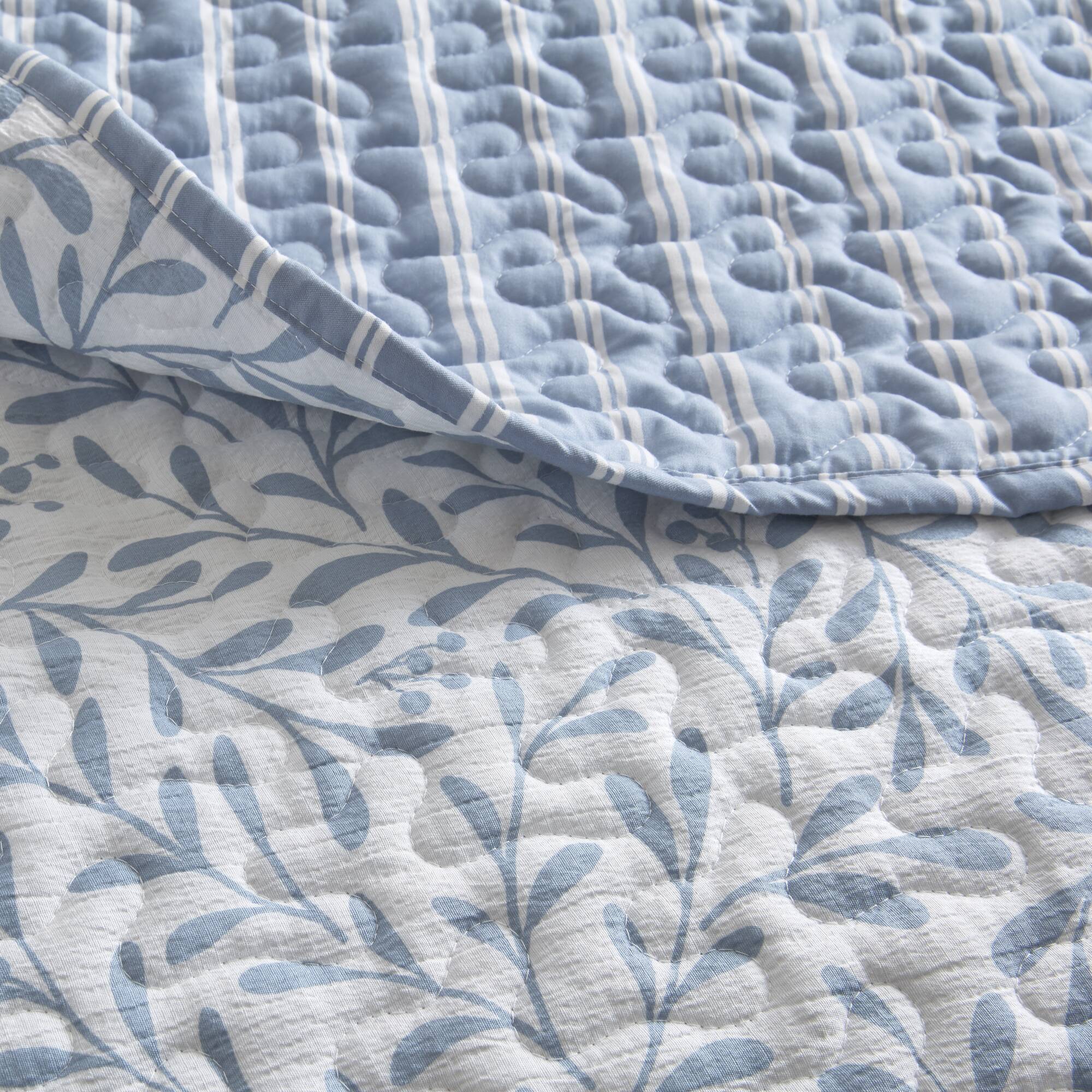 Darcy 3-Piece Print Quilt Set - Image 28
