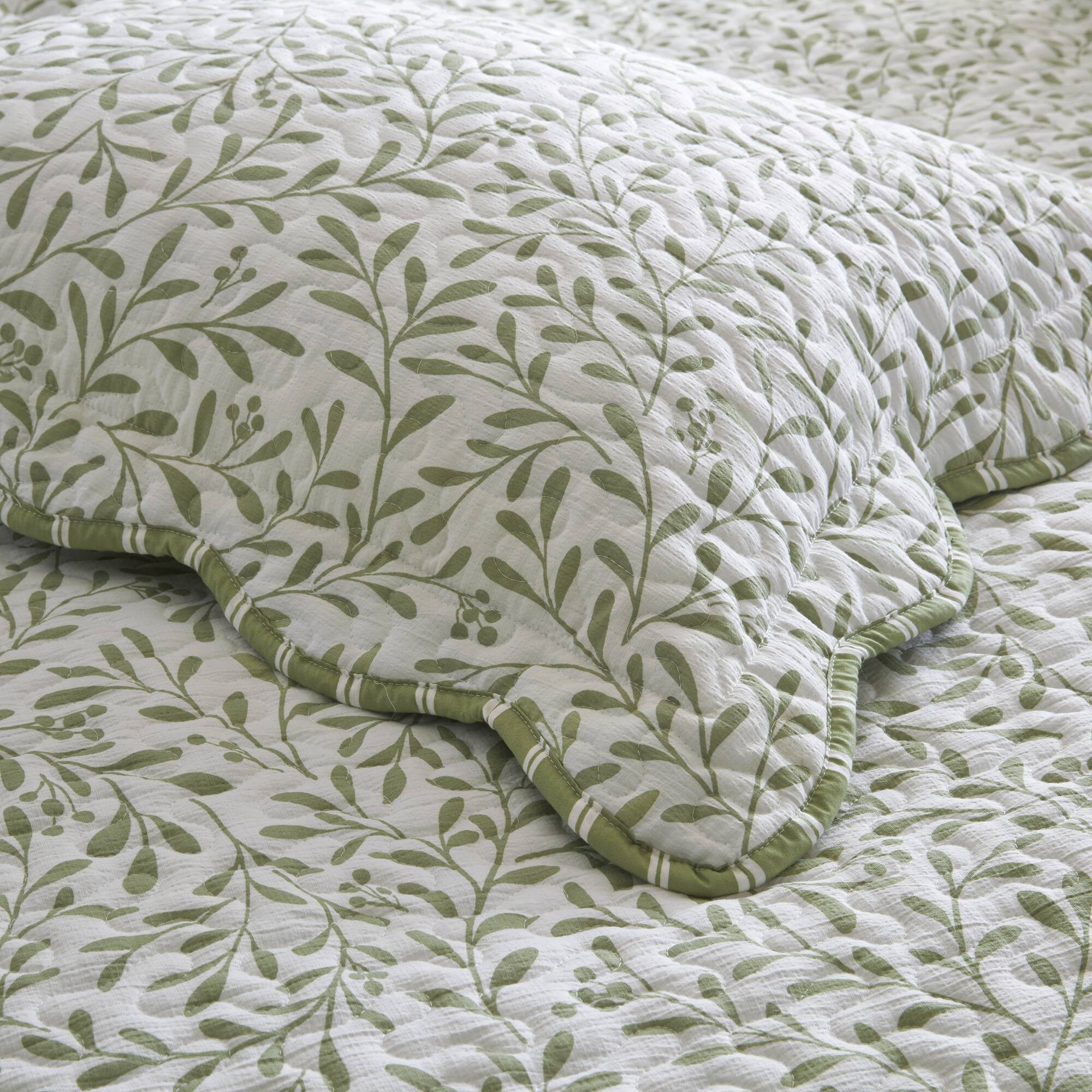 Darcy 3-Piece Print Quilt Set - Image 9