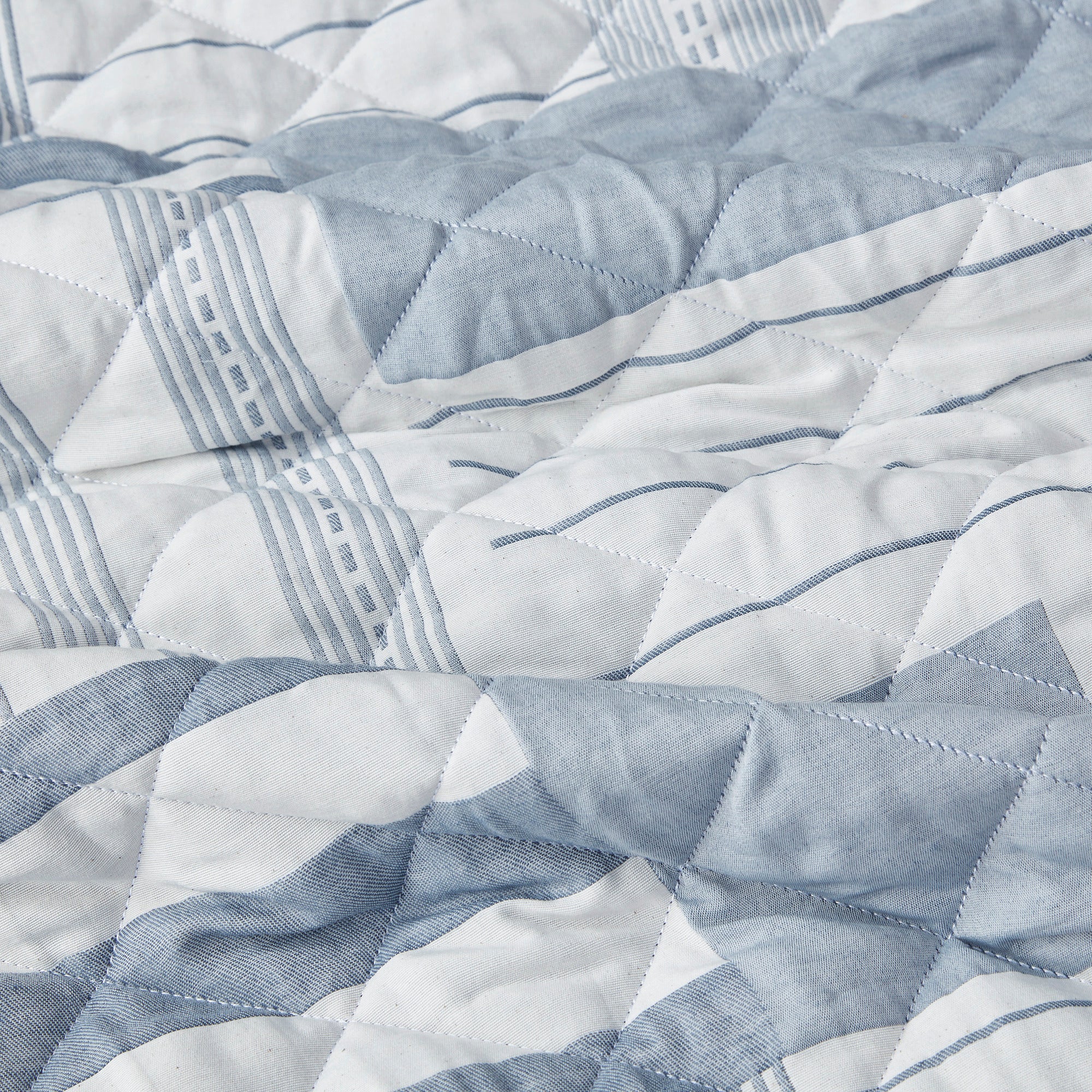 Graham 3-Piece Jacquard Patchwork Quilt Set - Image 6