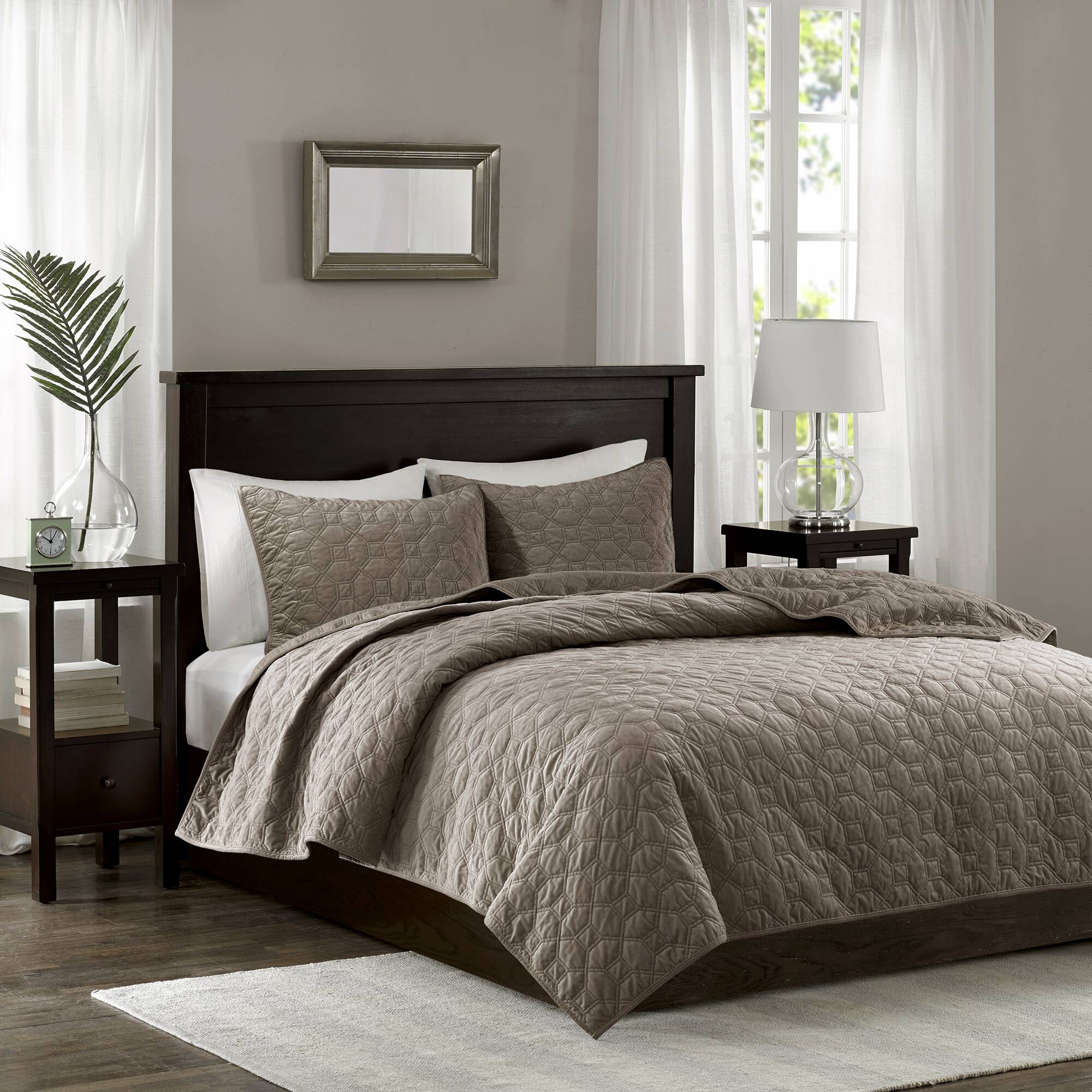 Harper 3-Piece Velvet Quilt Set - Image 10