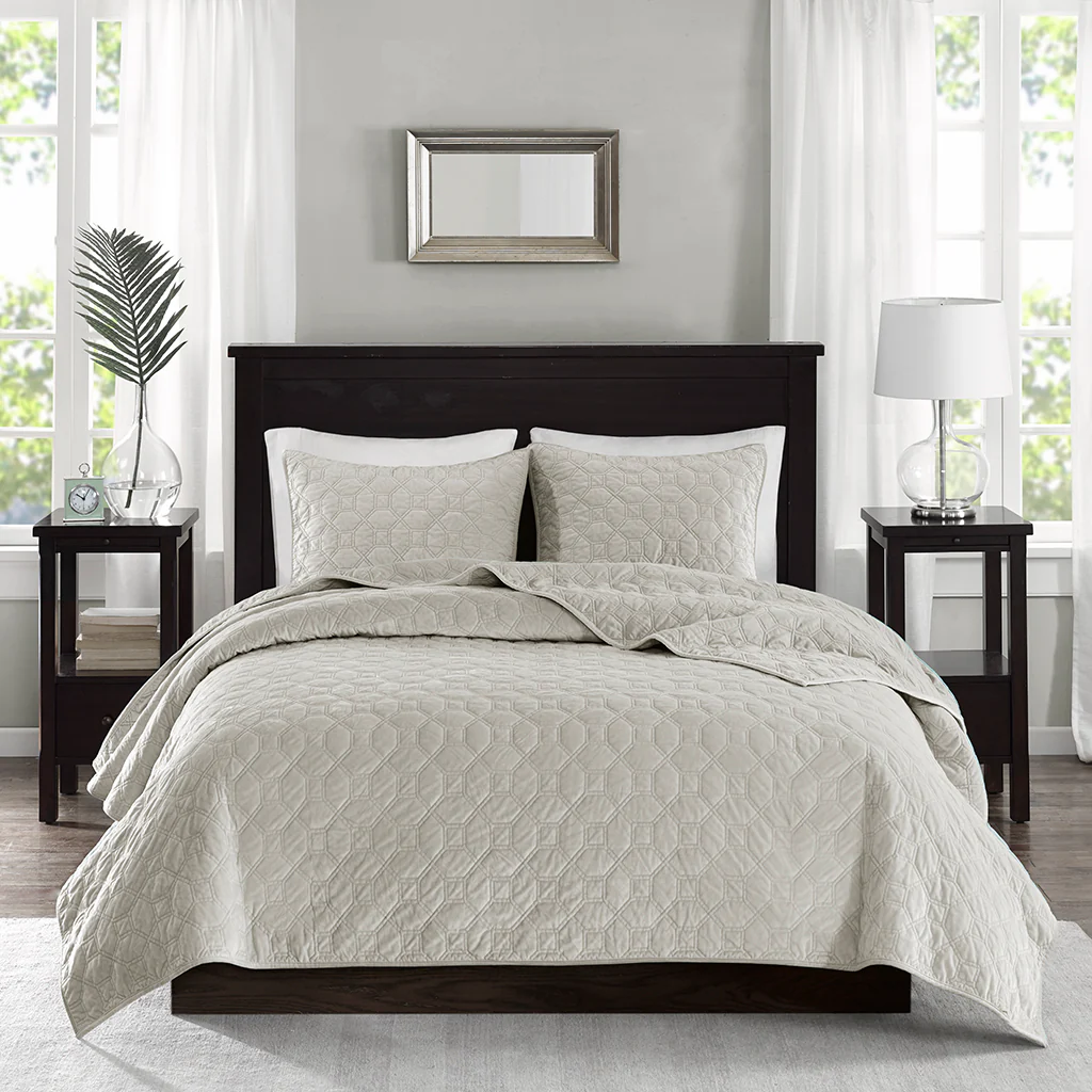 Harper 3-Piece Velvet Quilt Set - Image 14