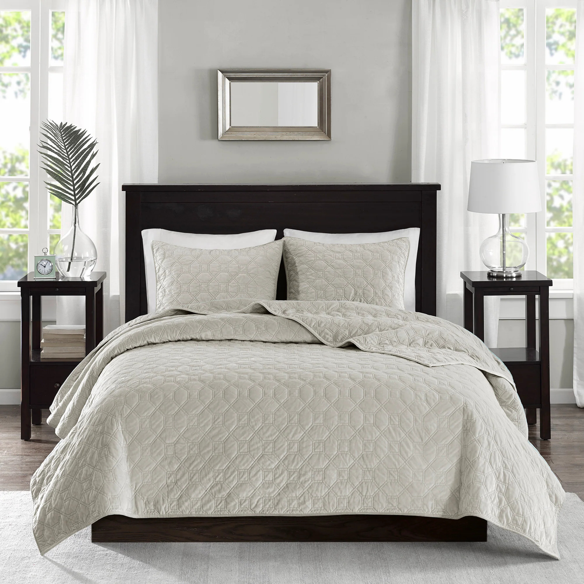 Harper 3-Piece Velvet Quilt Set - Image 2