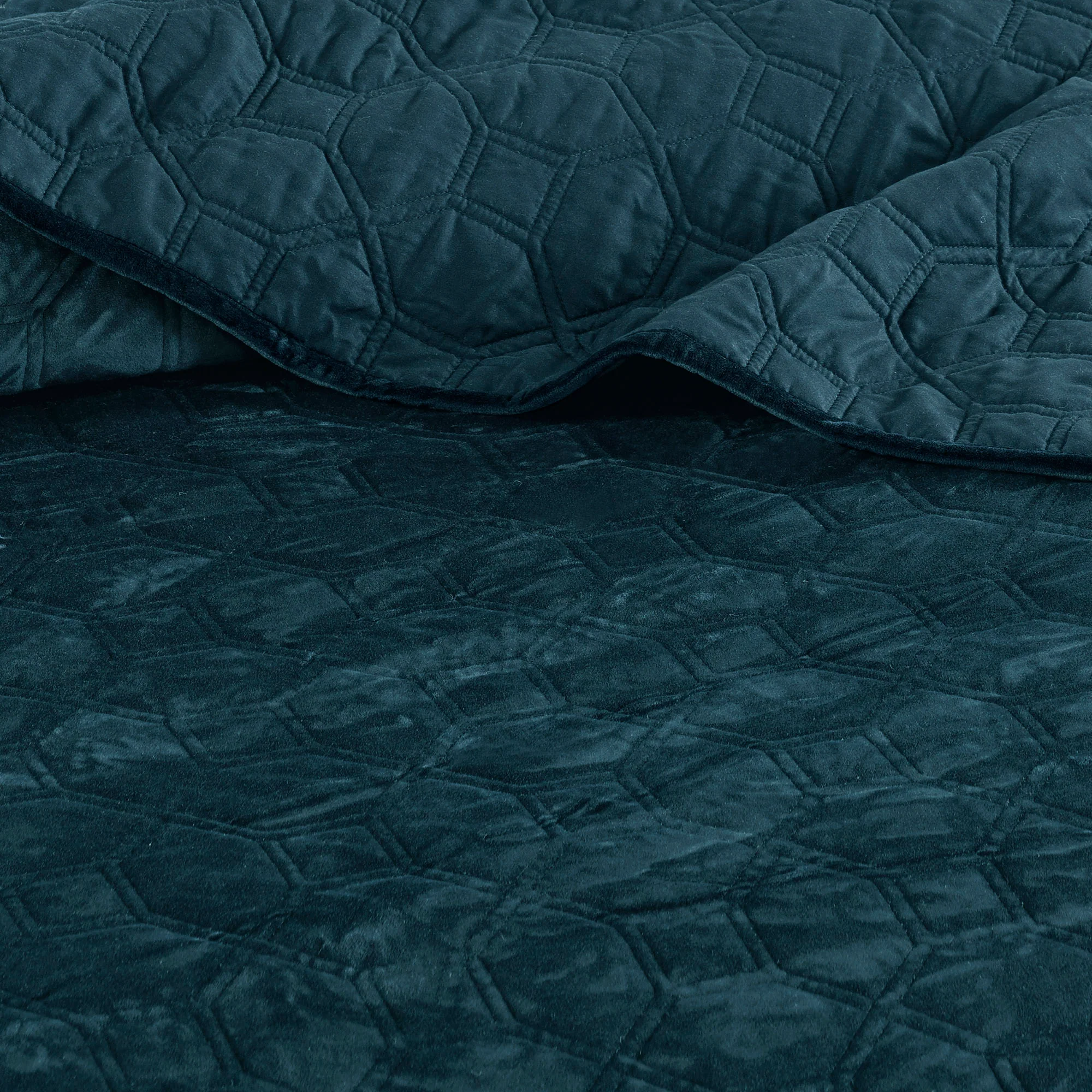 Harper 3-Piece Velvet Quilt Set - Image 28