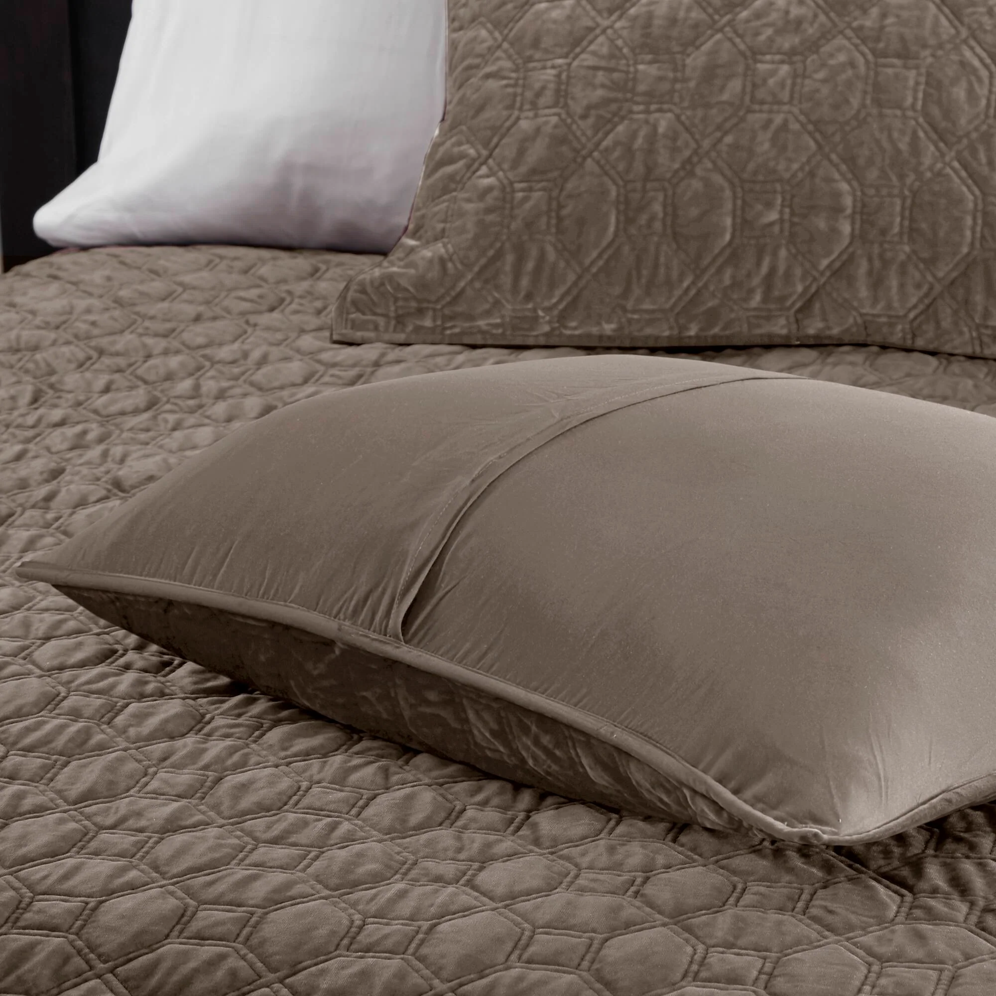 Harper 3-Piece Velvet Quilt Set - Image 30