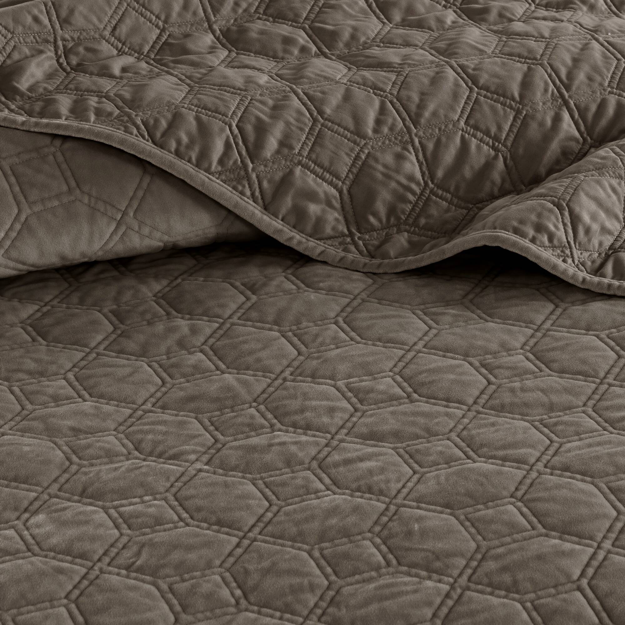 Harper 3-Piece Velvet Quilt Set - Image 60