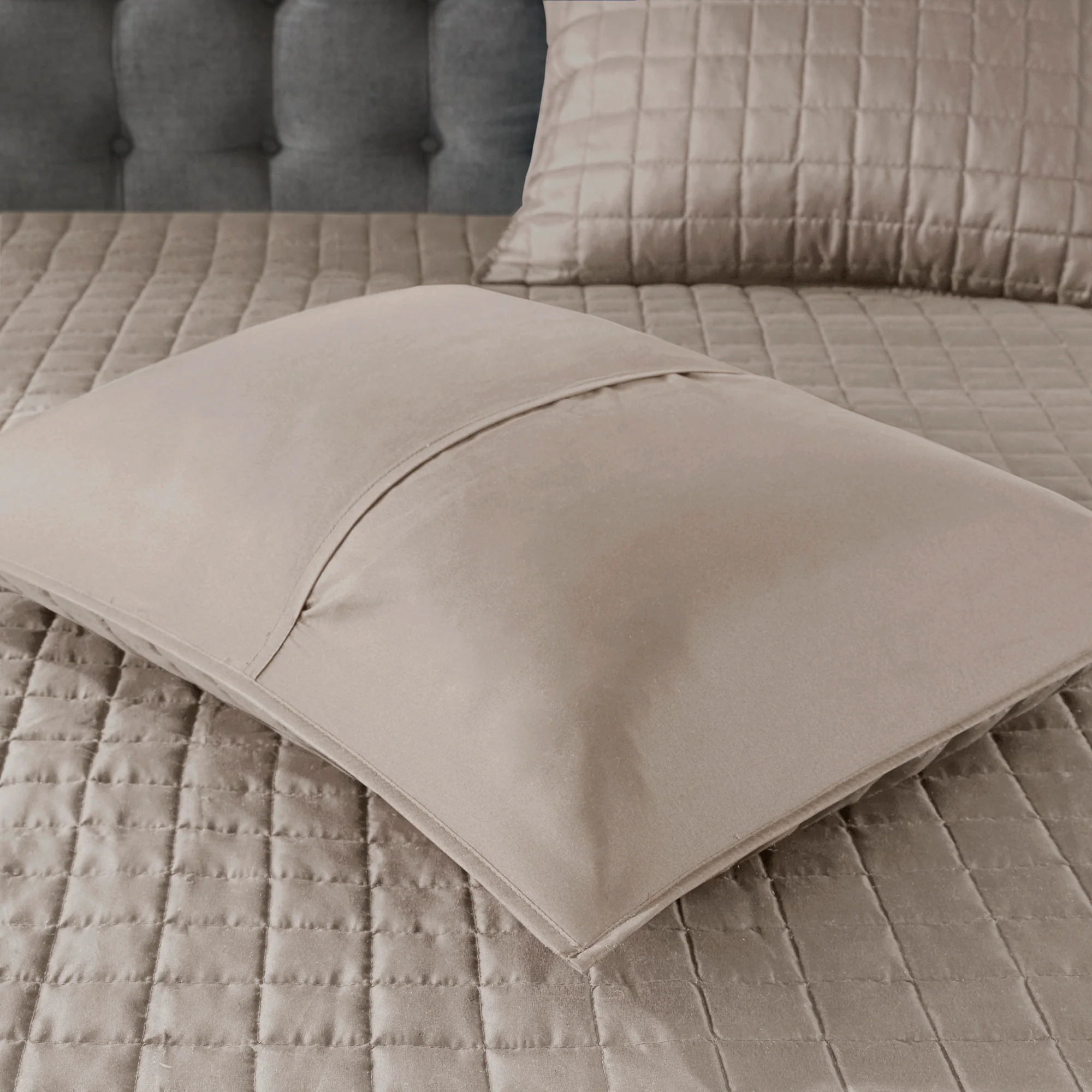 Heritage 8-Piece Comforter and Quilt Set Collection - Image 13