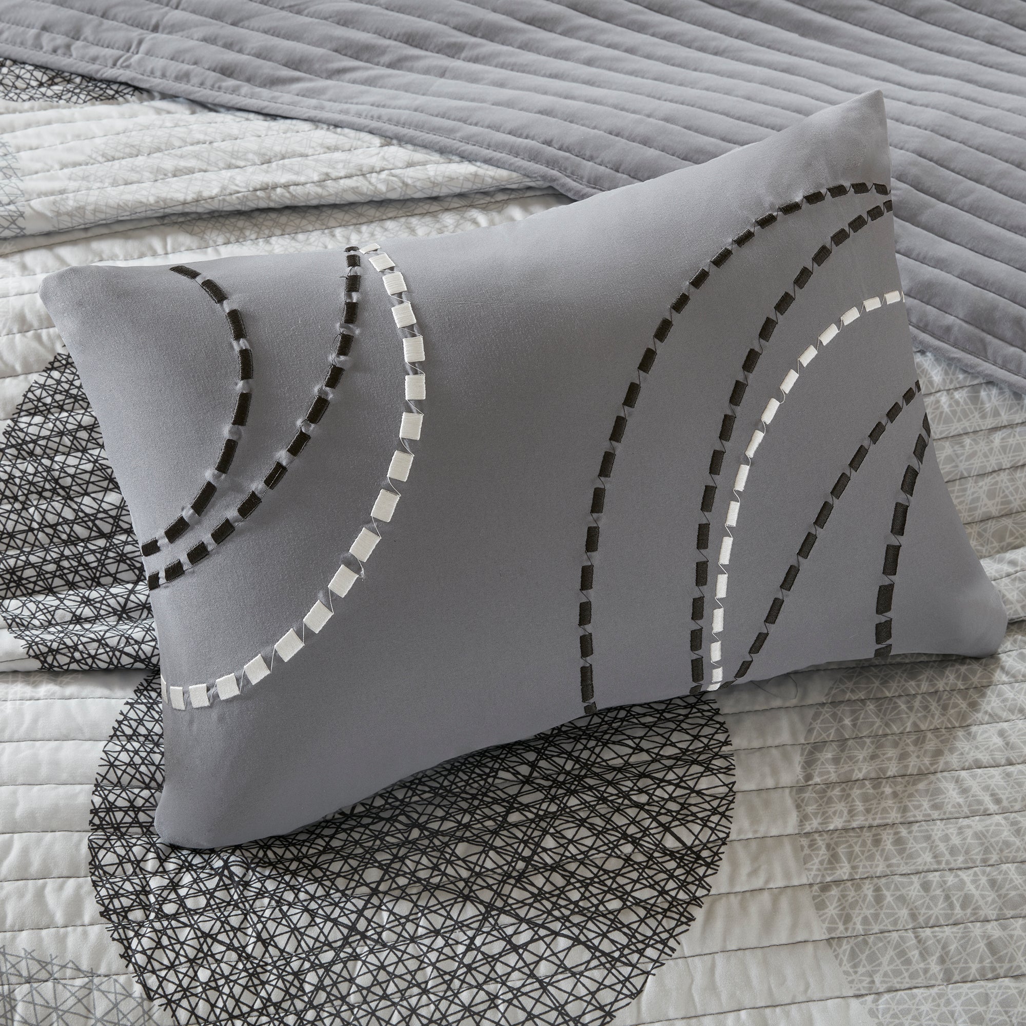 Knowles 8-Piece Quilt Set with Cotton Bed Sheets - Image 4