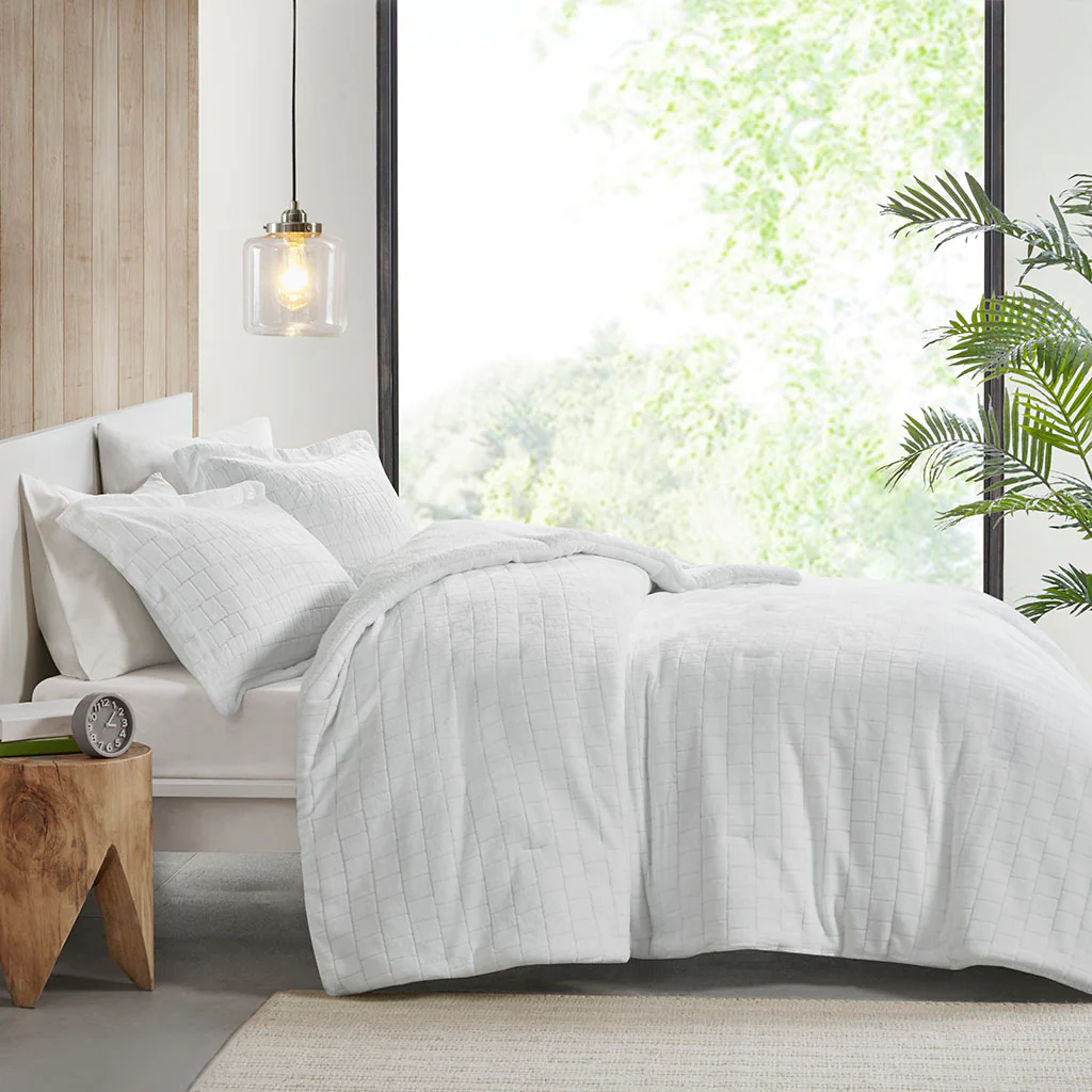 Laurie Plush to Sherpa Comforter Set - Image 3
