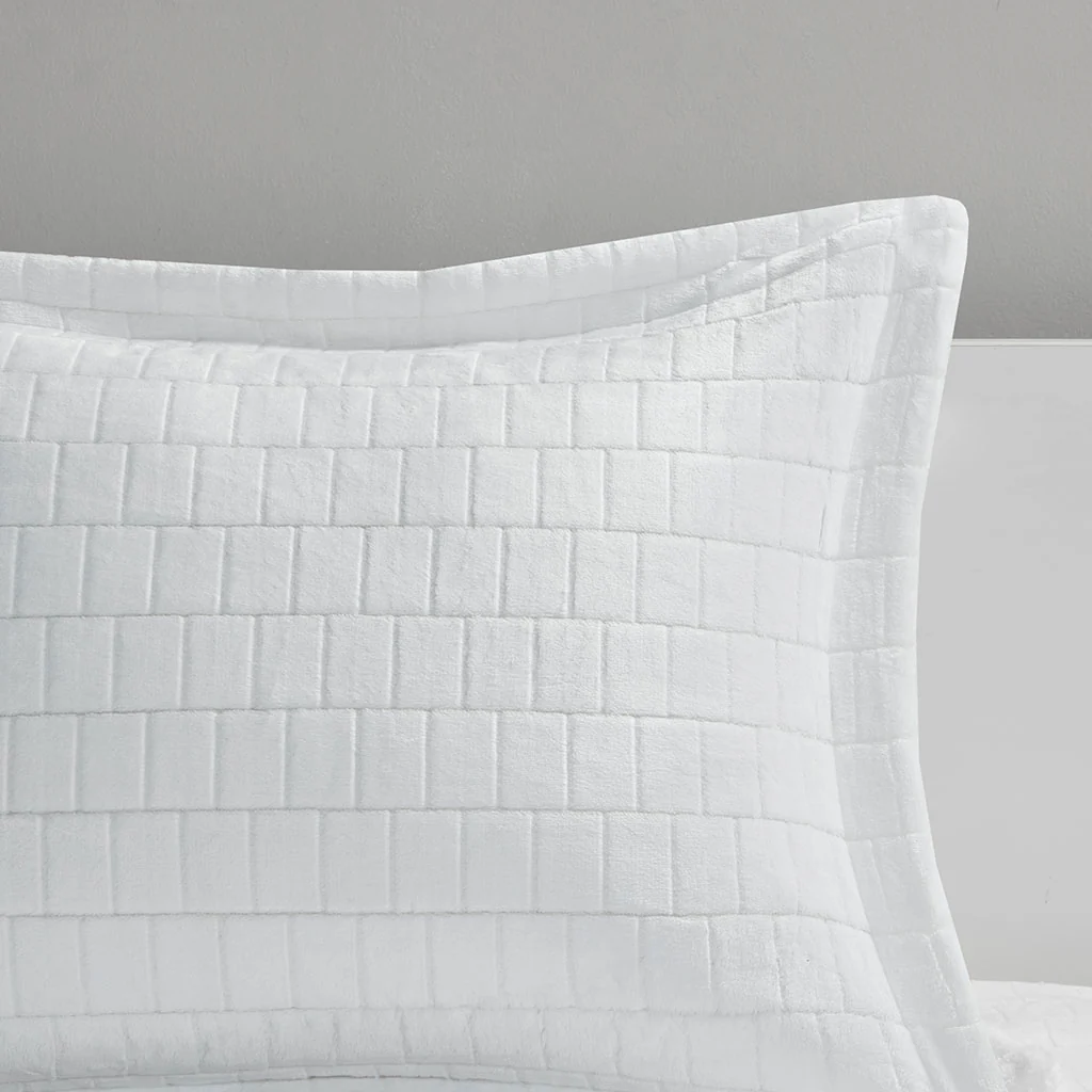 Laurie Plush to Sherpa Comforter Set - Image 4