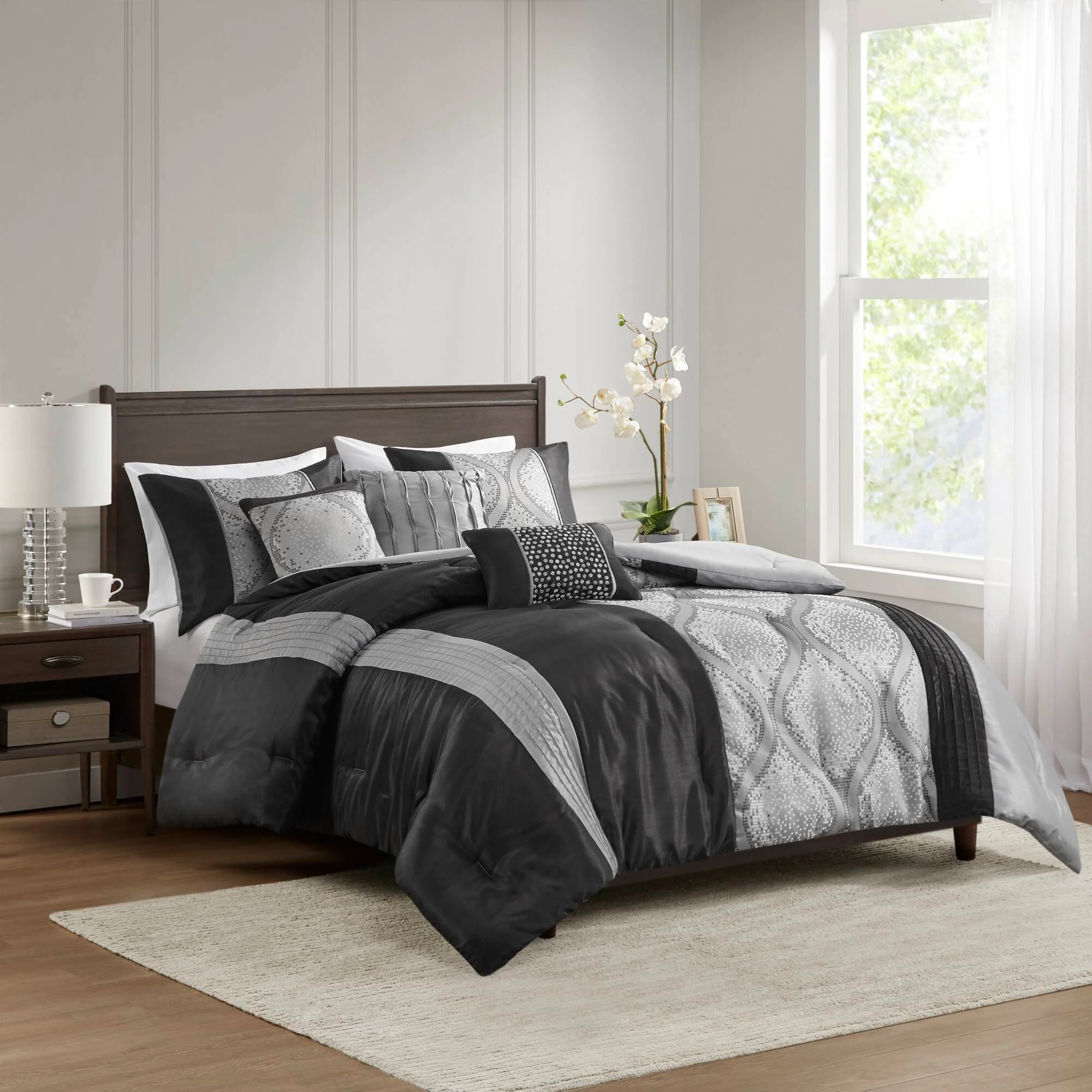 Lori 6-Piece Jacquard Comforter Set with Throw Pillows - Image 2