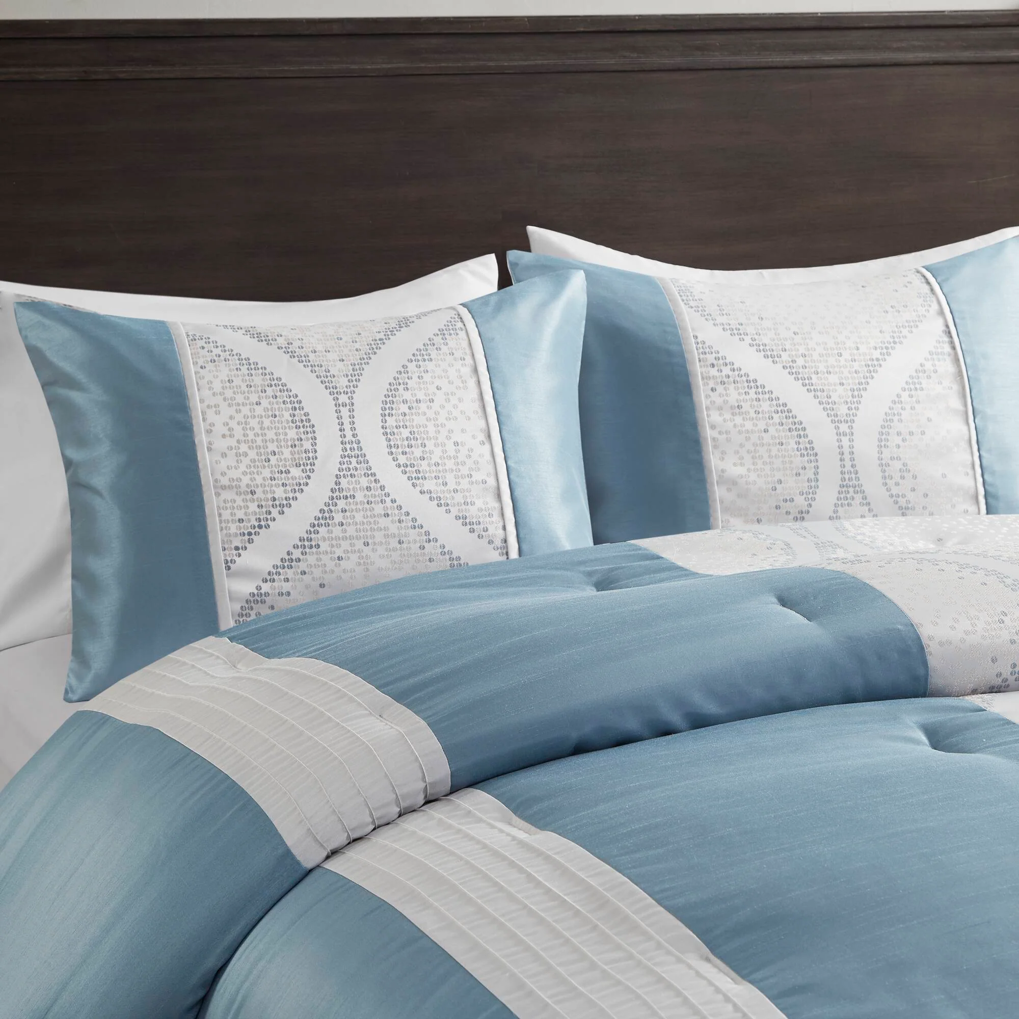 Lori 6-Piece Jacquard Comforter Set with Throw Pillows - Image 7