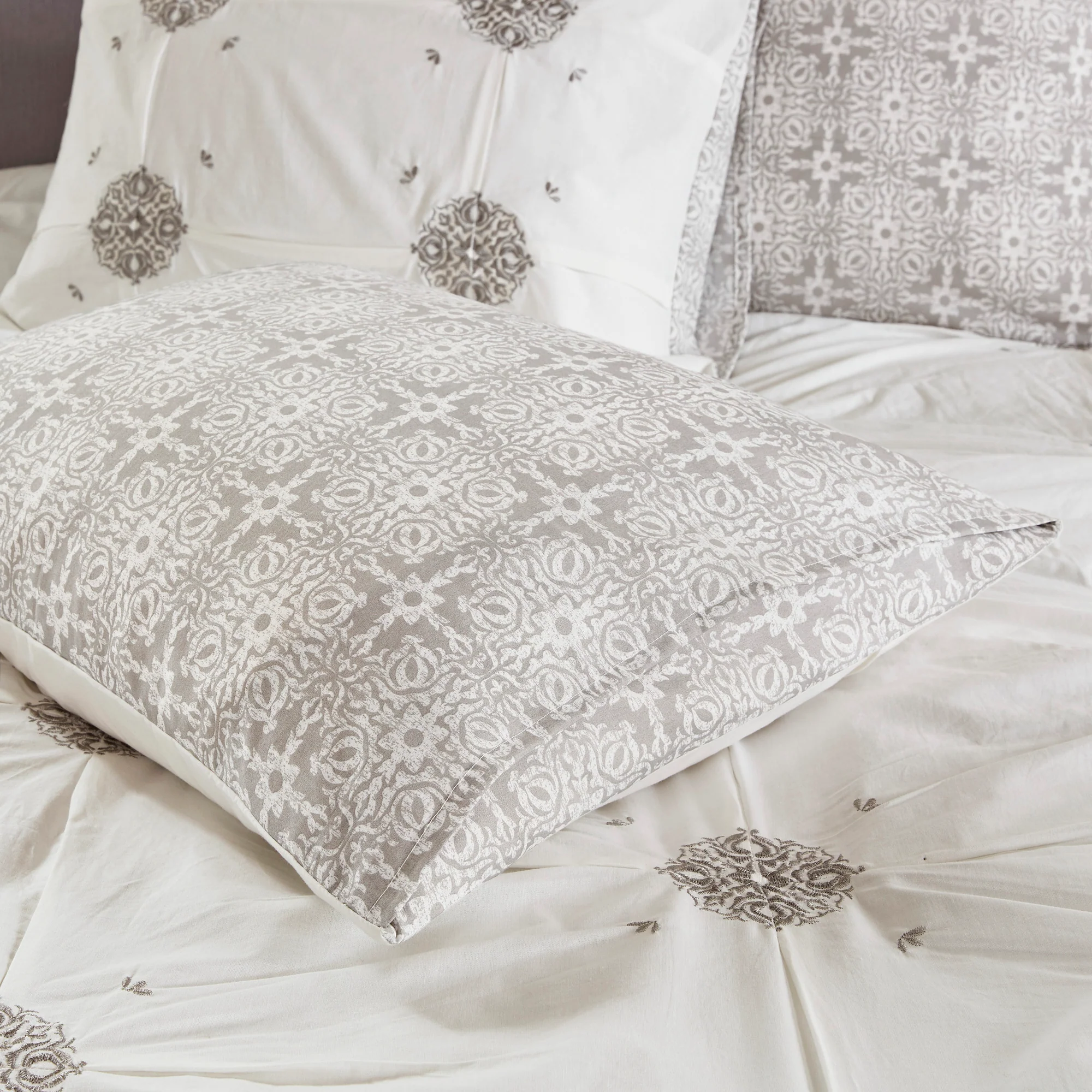Malia 4-Piece Embroidered Cotton Reversible Duvet Cover Set - Image 10