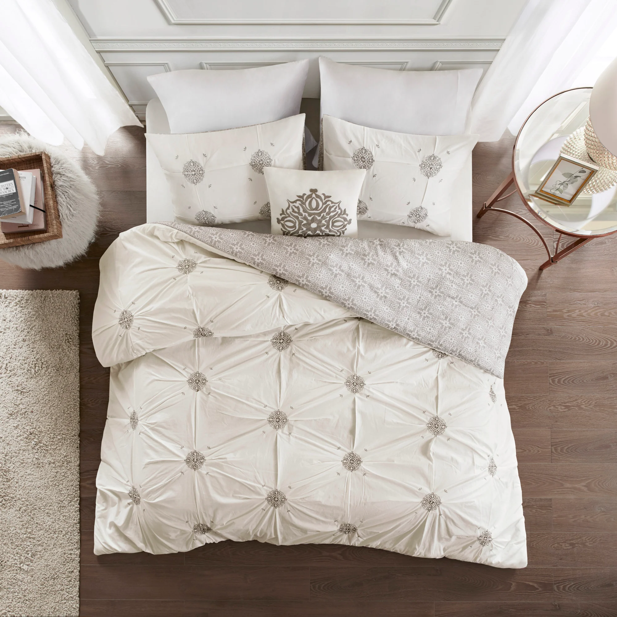 Malia 4-Piece Embroidered Cotton Reversible Duvet Cover Set - Image 2