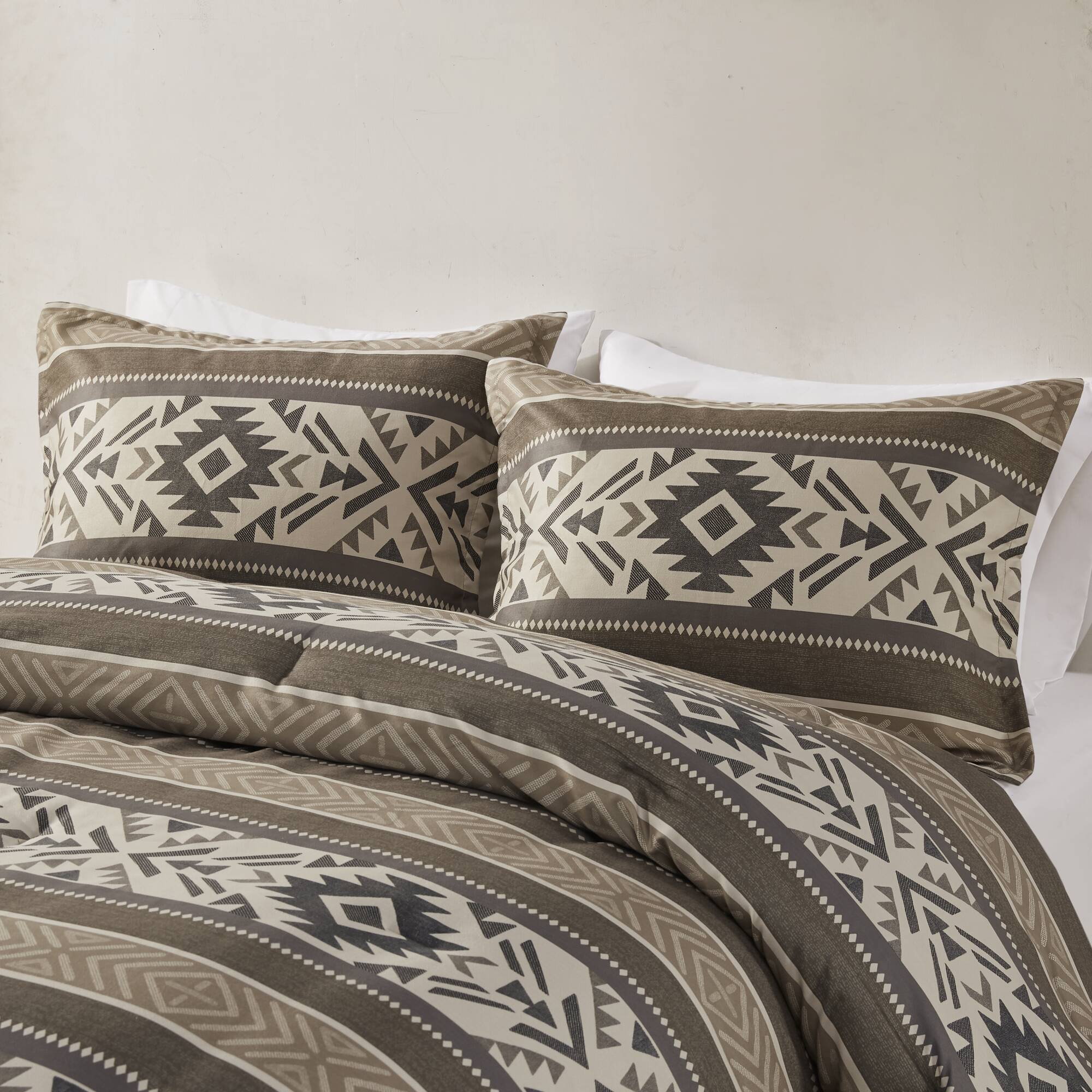 Mariposa 5-Piece Stripe Herringbone Comforter Set with Throw Pillows - Image 4