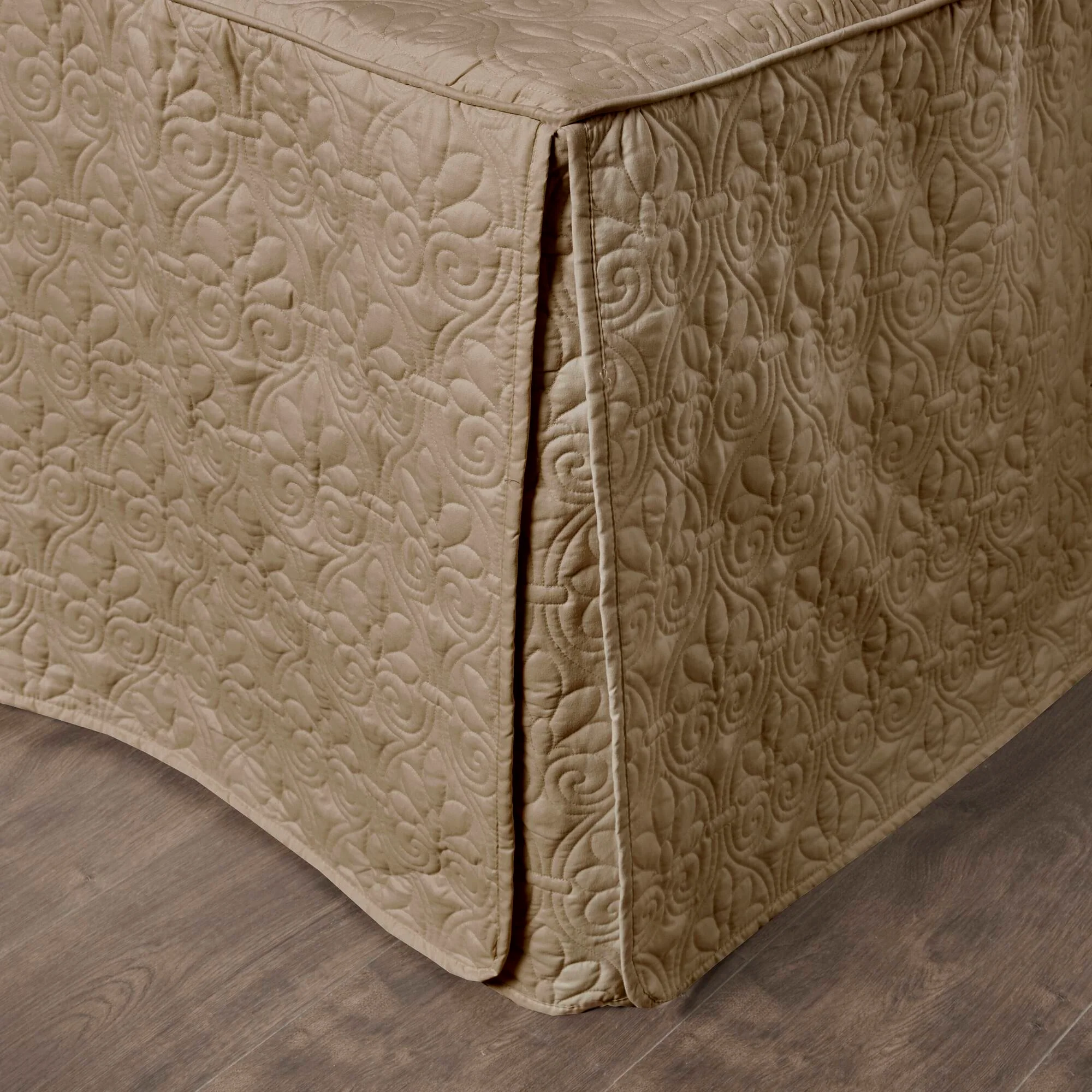 Quebec 3-Piece Split Corner Pleated Quilted Bedspread - Image 16