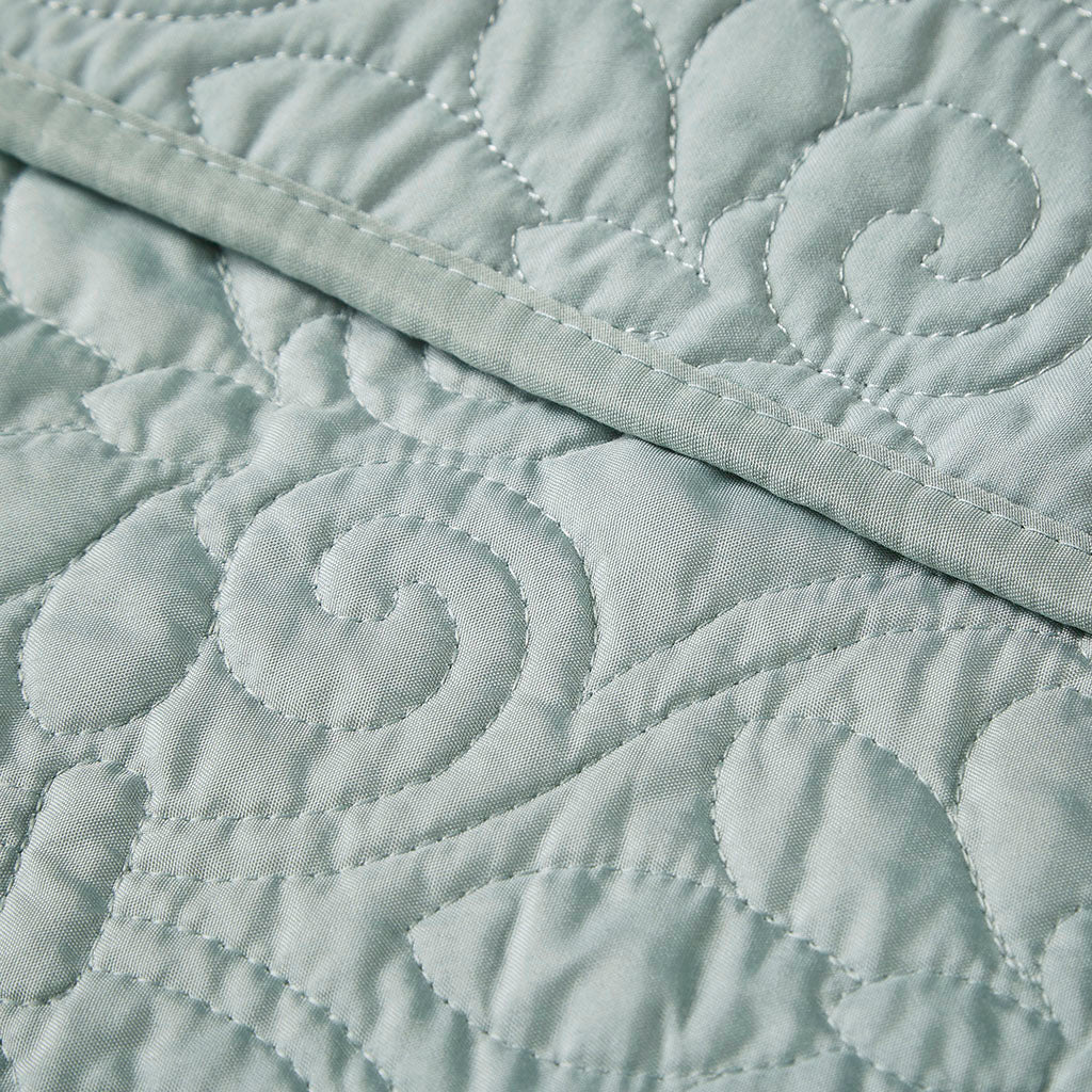 Quebec Oversized Quilted Throw - Image 7