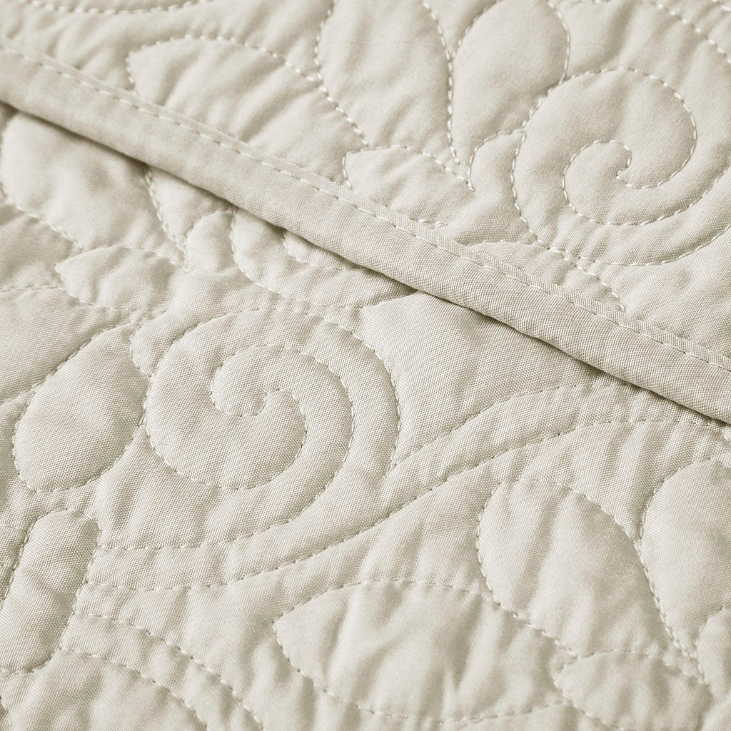 Quebec Oversized Quilted Throw - Image 9