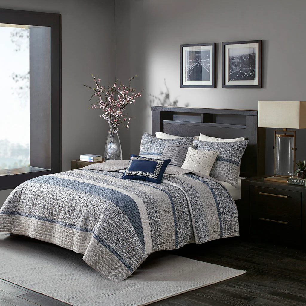 Rhapsody 6-Piece Reversible Jacquard Quilt Set with Throw Pillows - Image 2