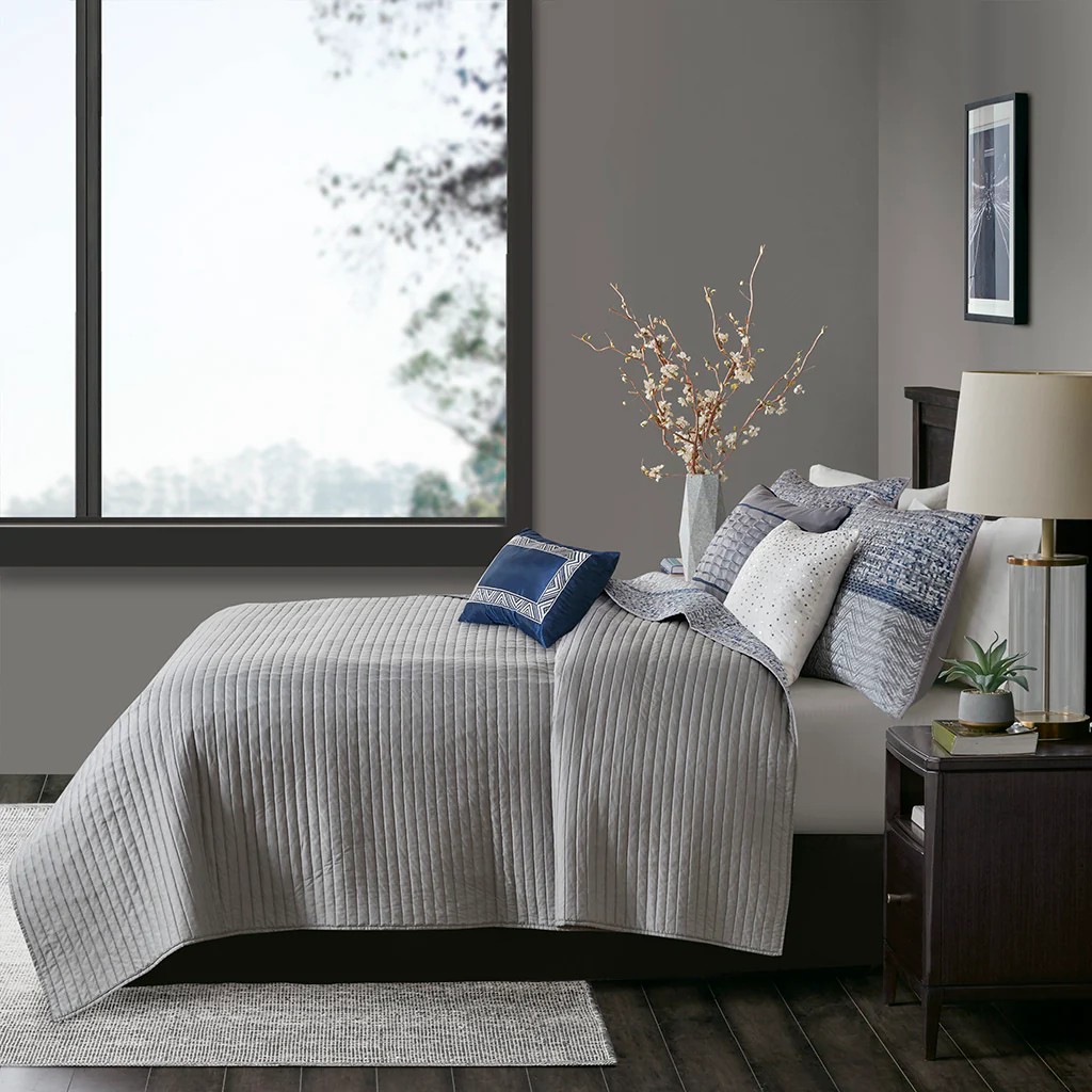 Rhapsody 6-Piece Reversible Jacquard Quilt Set with Throw Pillows - Image 21