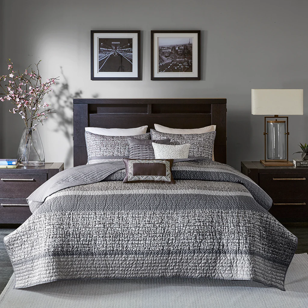 Rhapsody 6-Piece Reversible Jacquard Quilt Set with Throw Pillows - Image 6