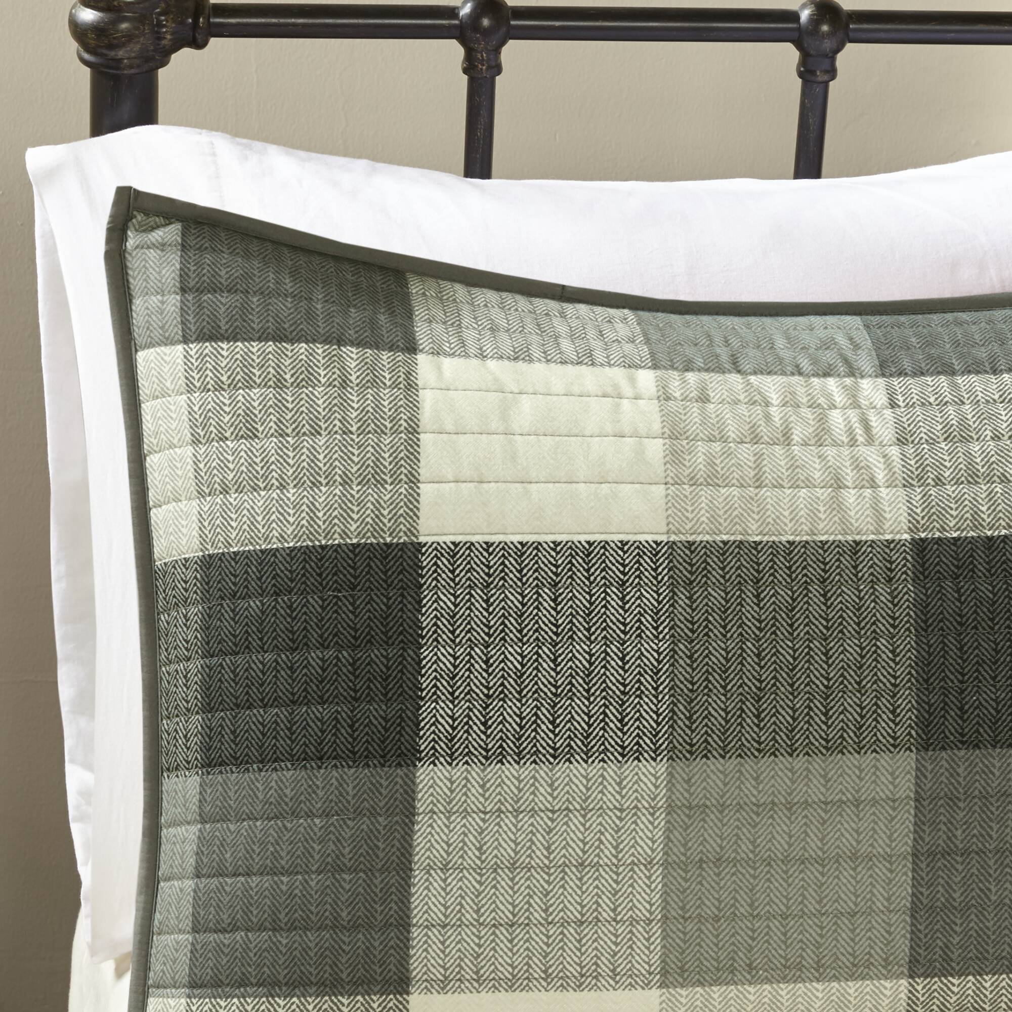 Ridge 6-Piece Printed Herringbone Quilt Set with Throw Pillows - Image 10