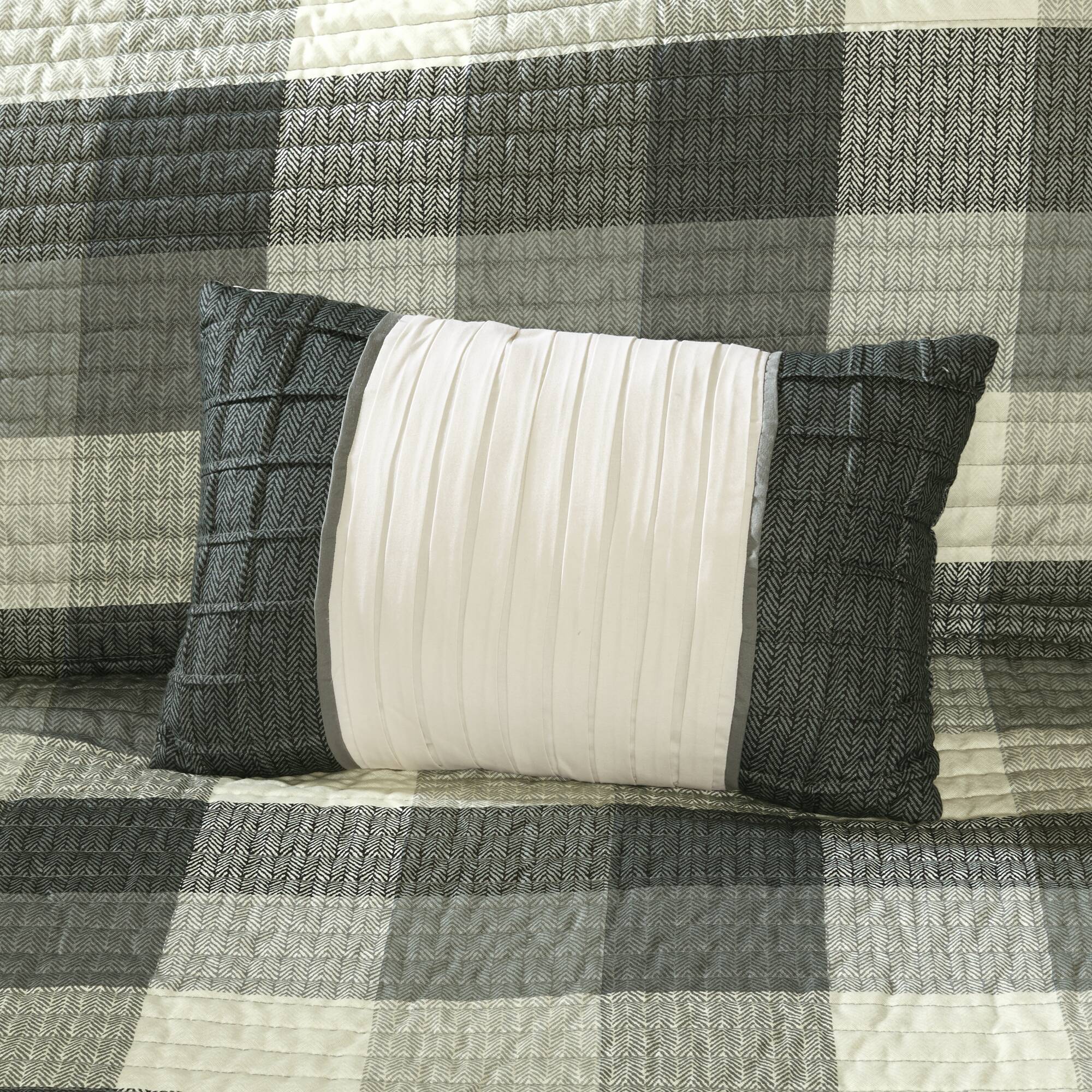 Ridge 6-Piece Printed Herringbone Quilt Set with Throw Pillows - Image 12